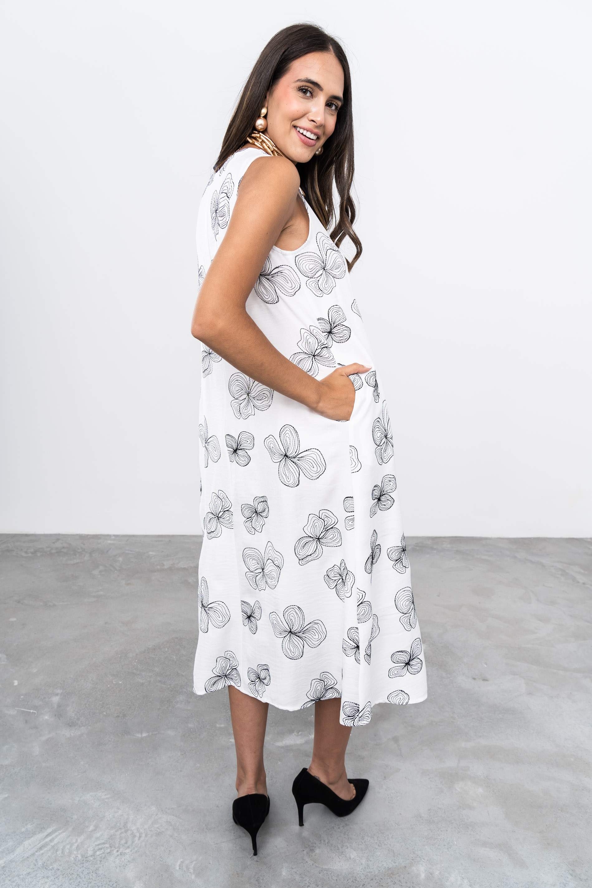VESTIDO BORDADO FLORES BOTÓN BLANCO