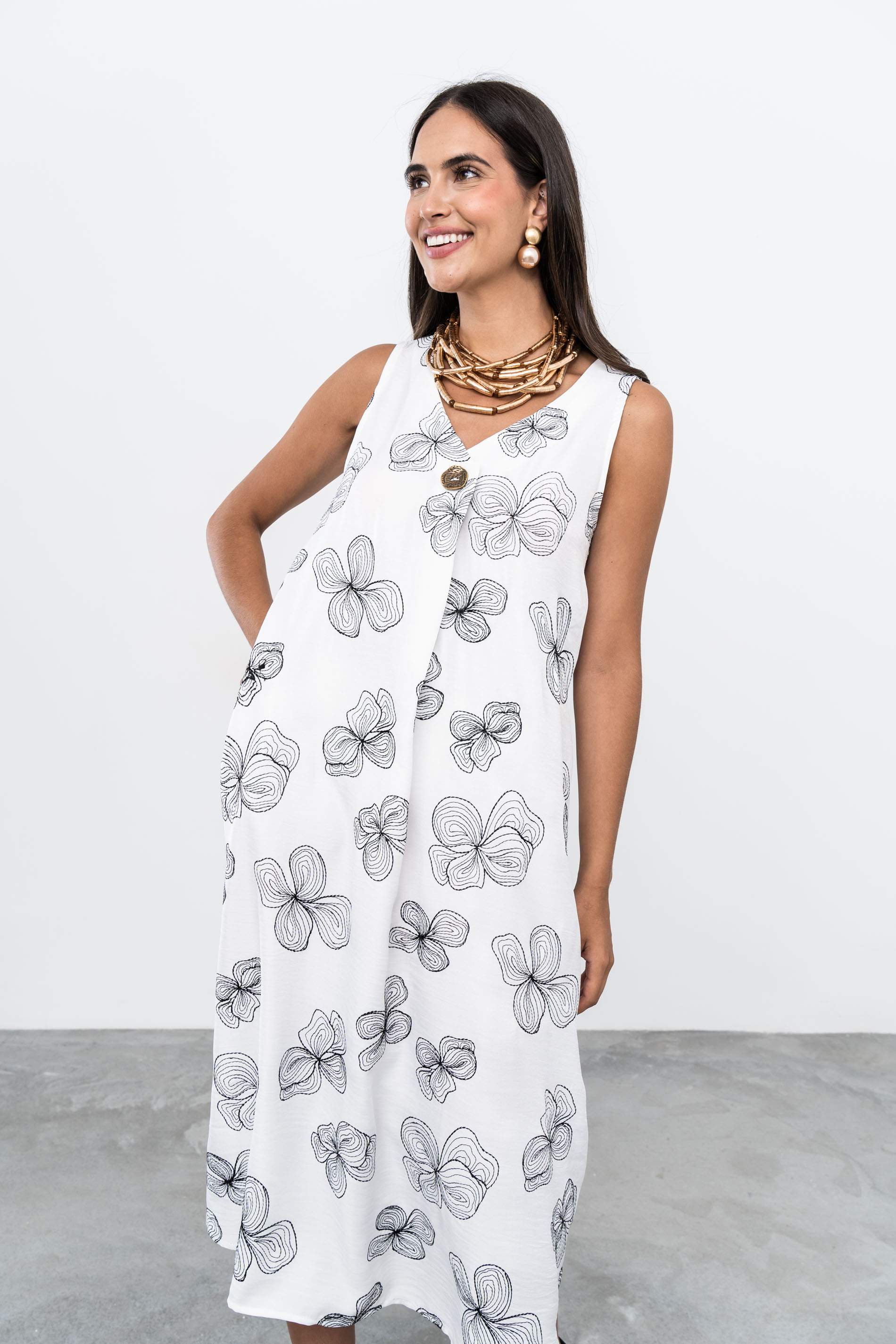 VESTIDO BORDADO FLORES BOTÓN BLANCO