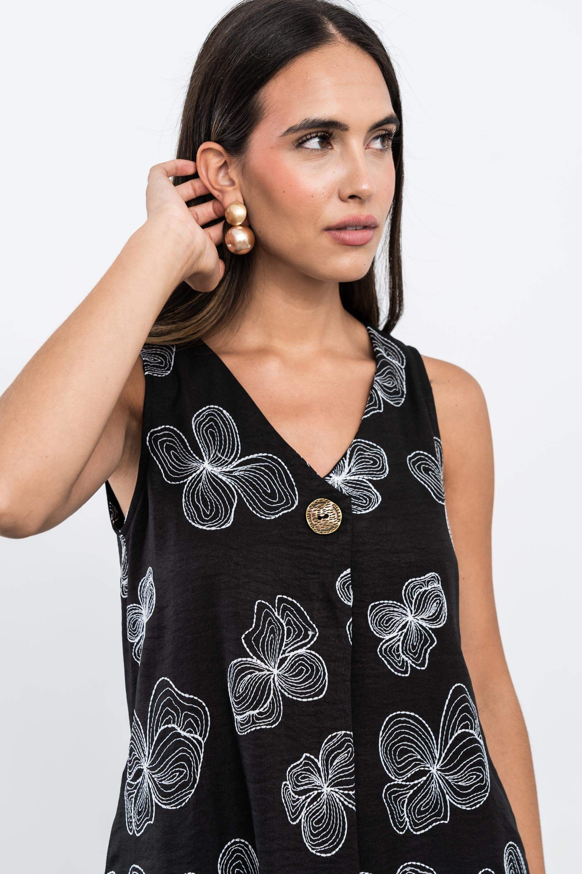 VESTIDO BORDADO FLORES BOTÓN NEGRO