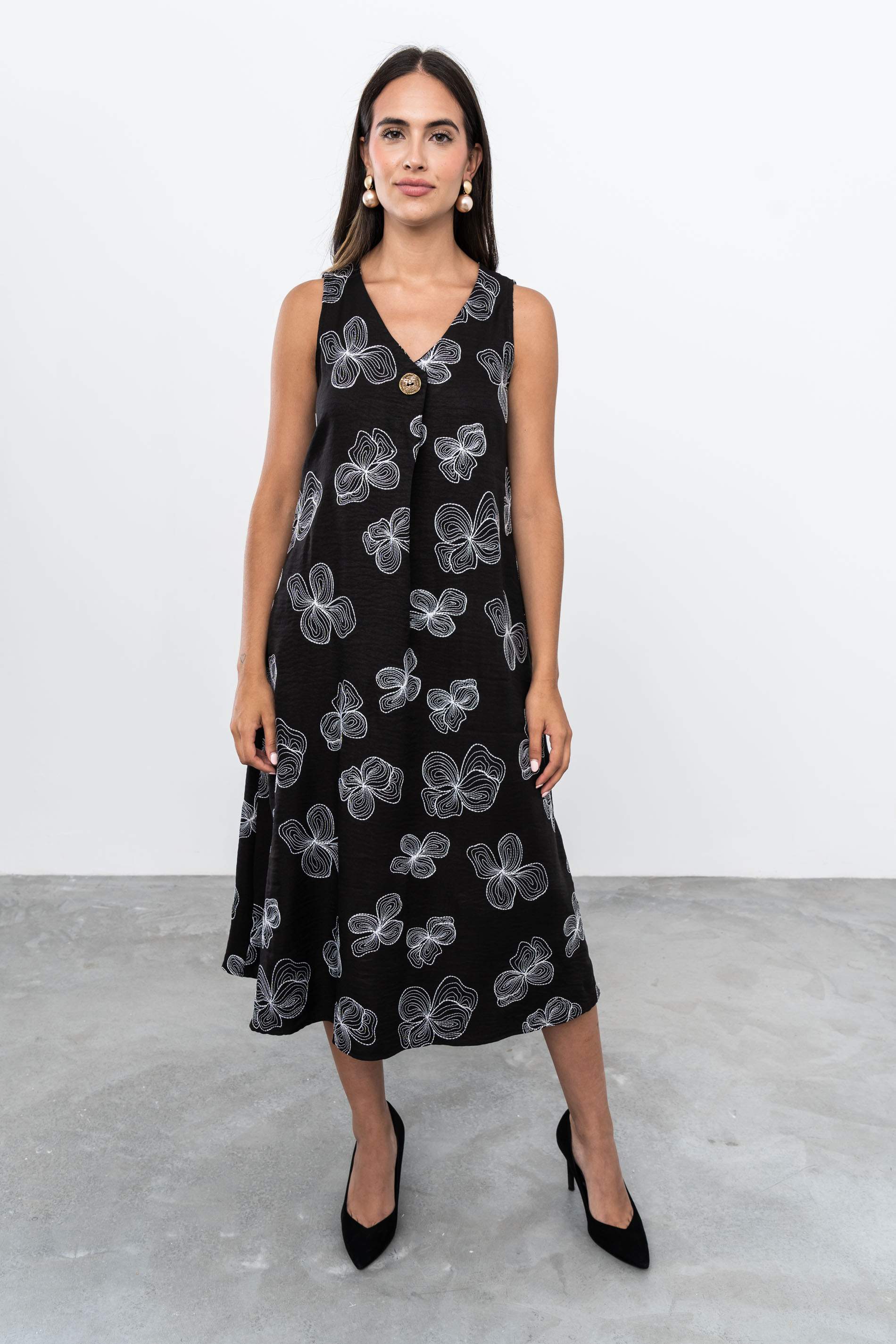 VESTIDO BORDADO FLORES BOTÓN NEGRO