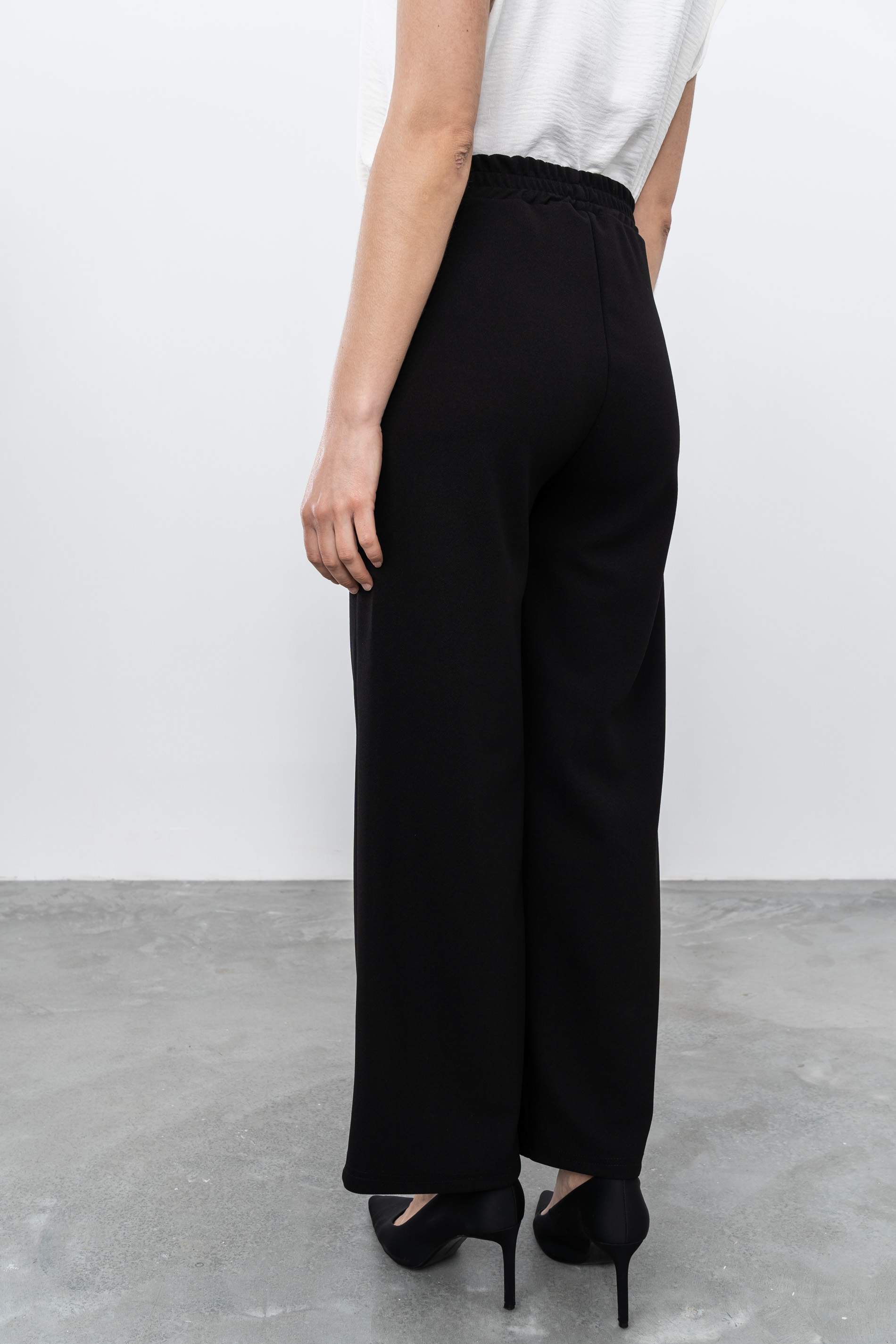 PANTALÓN ANCHO NEGRO