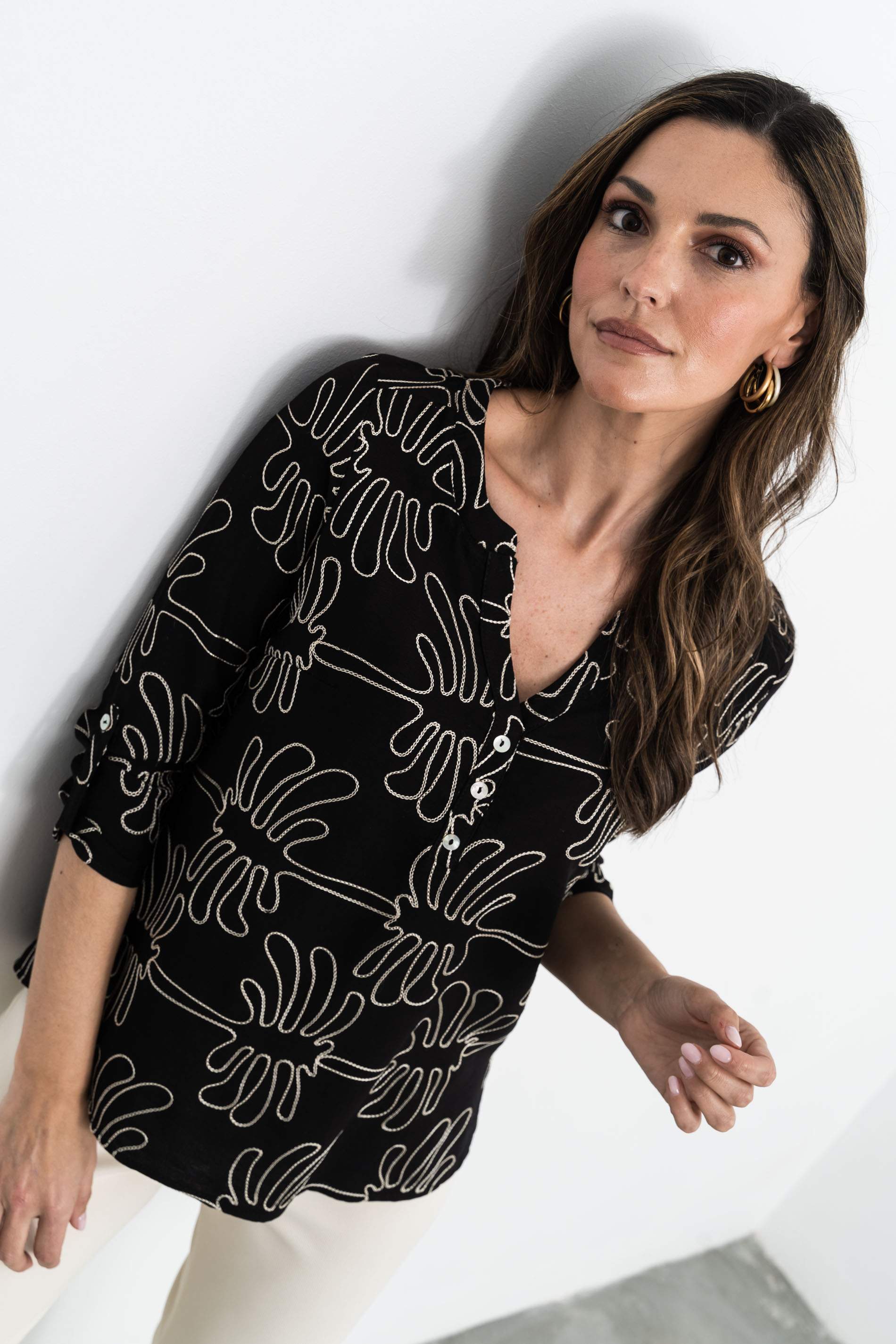 BLUSA BORDADA BOTONES NEGRO