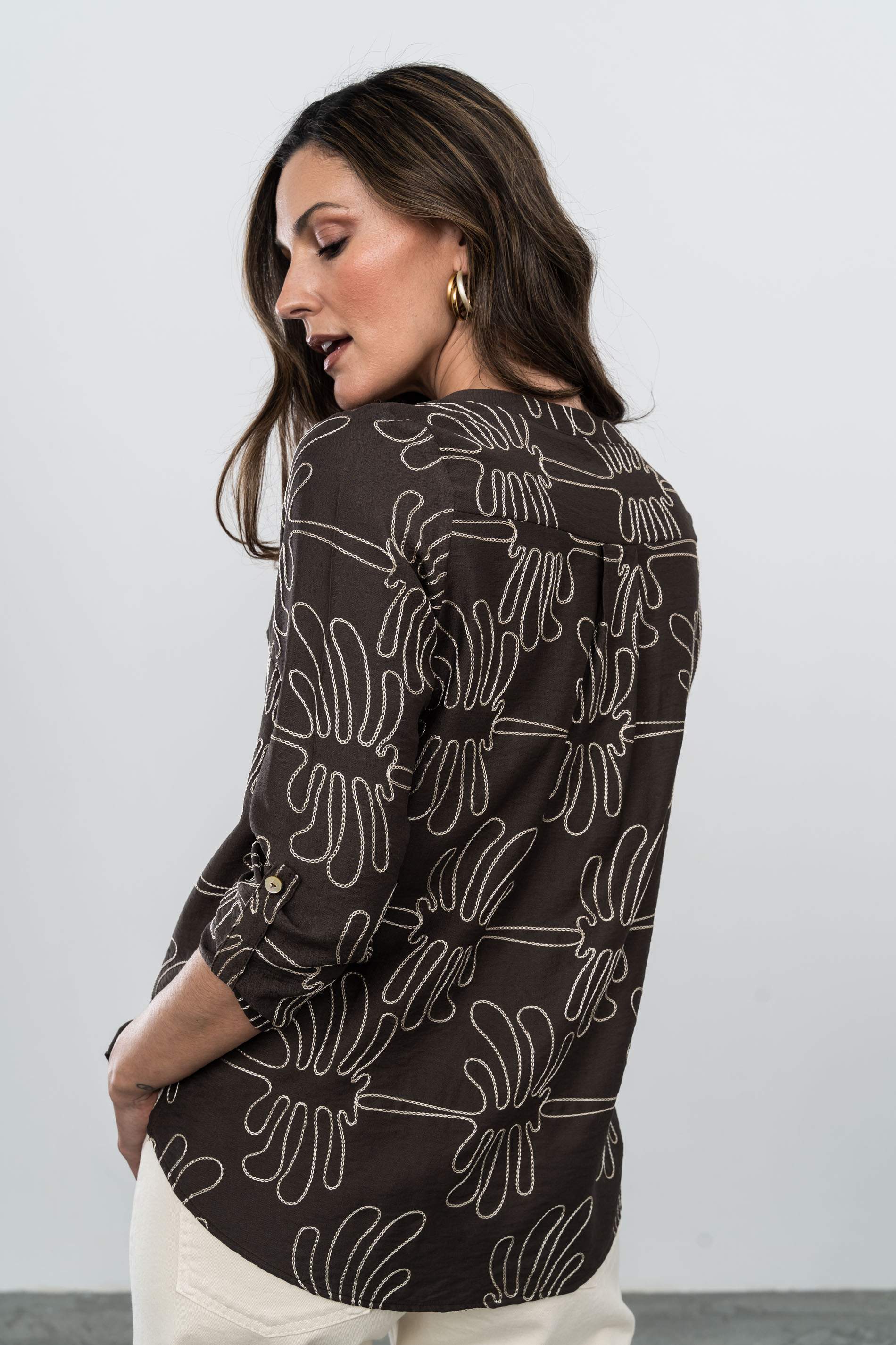 BLUSA BORDADA BOTONES CHOCOLATE