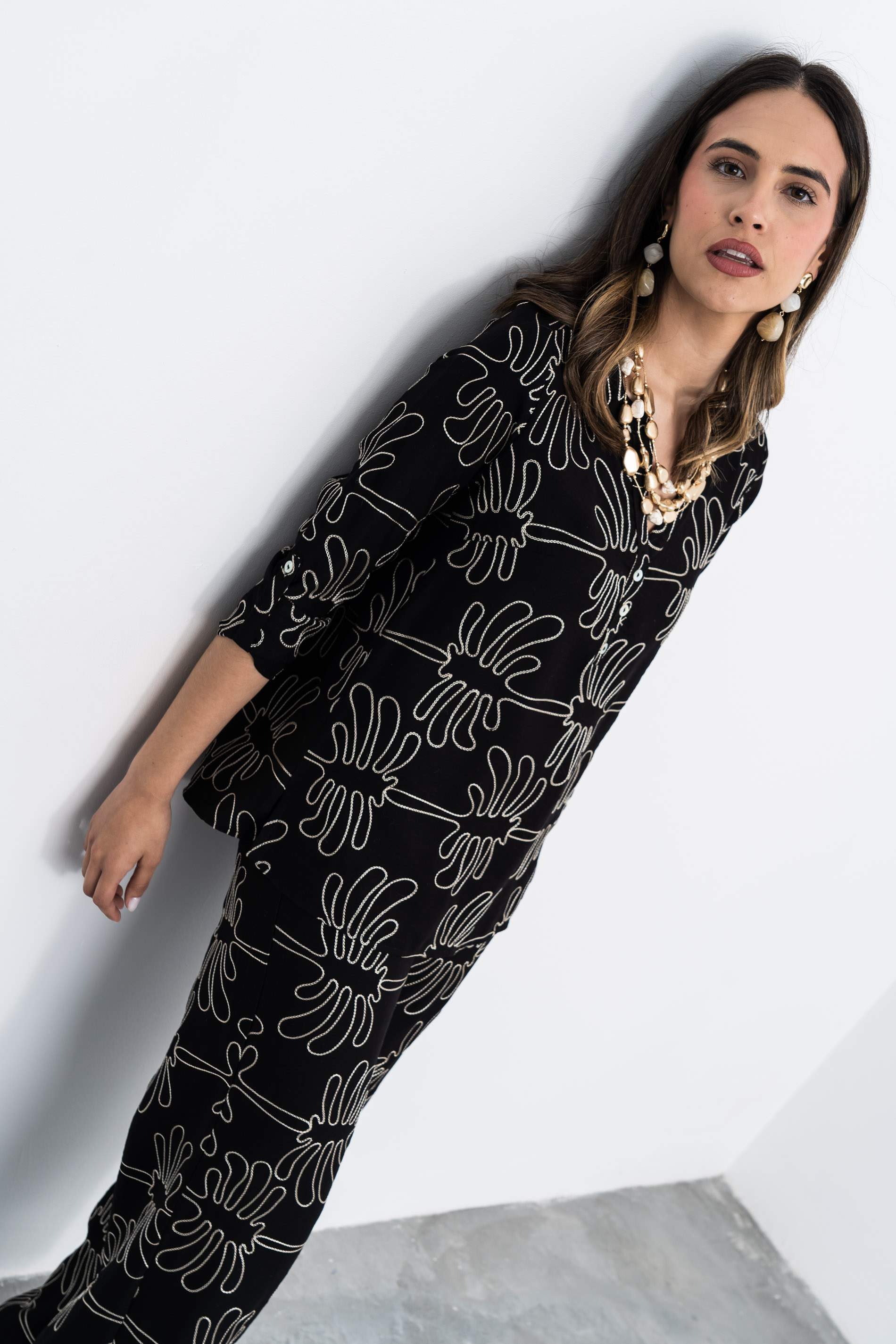 PANTALÓN BORDADO NEGRO