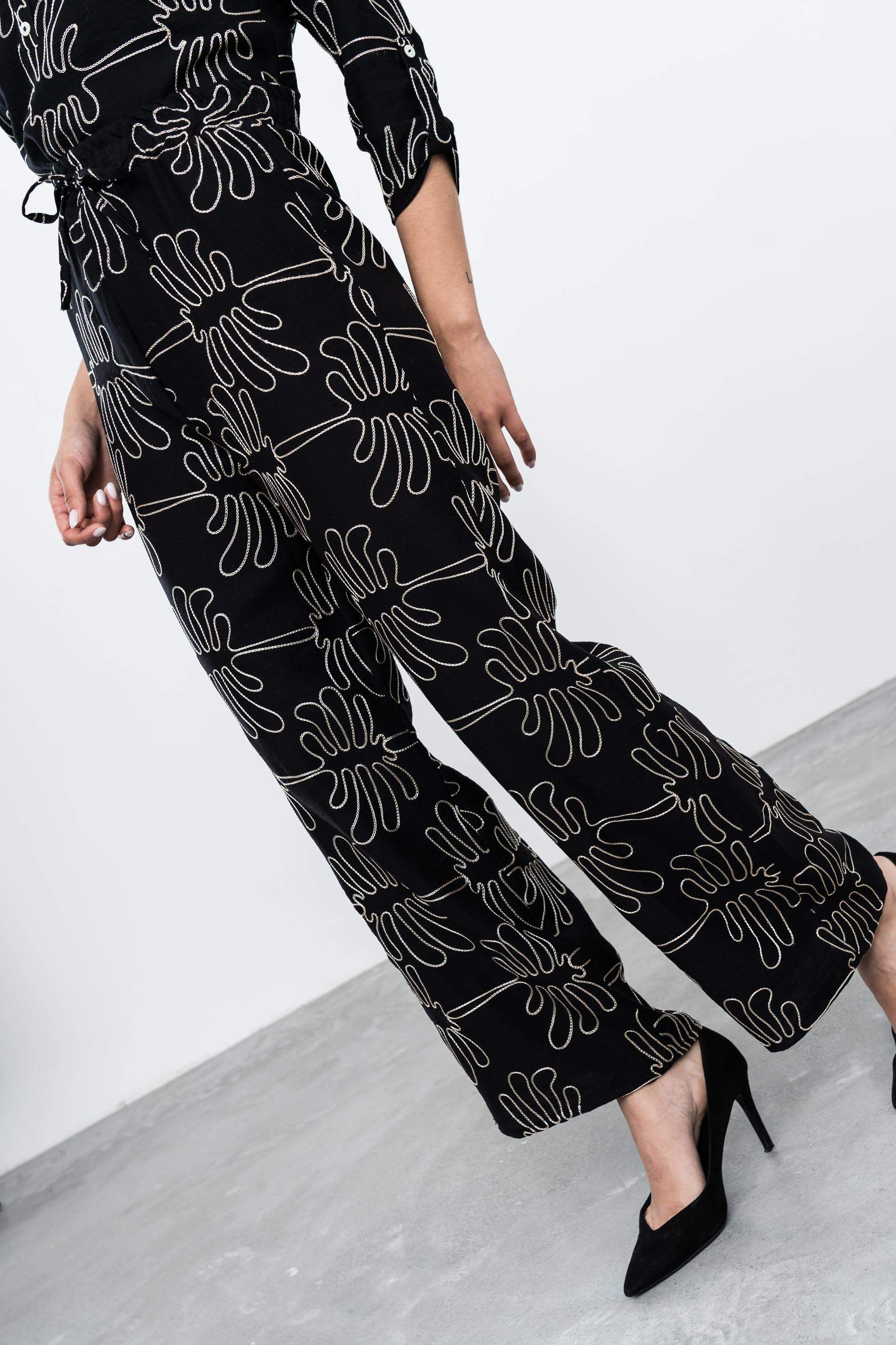 PANTALÓN BORDADO NEGRO