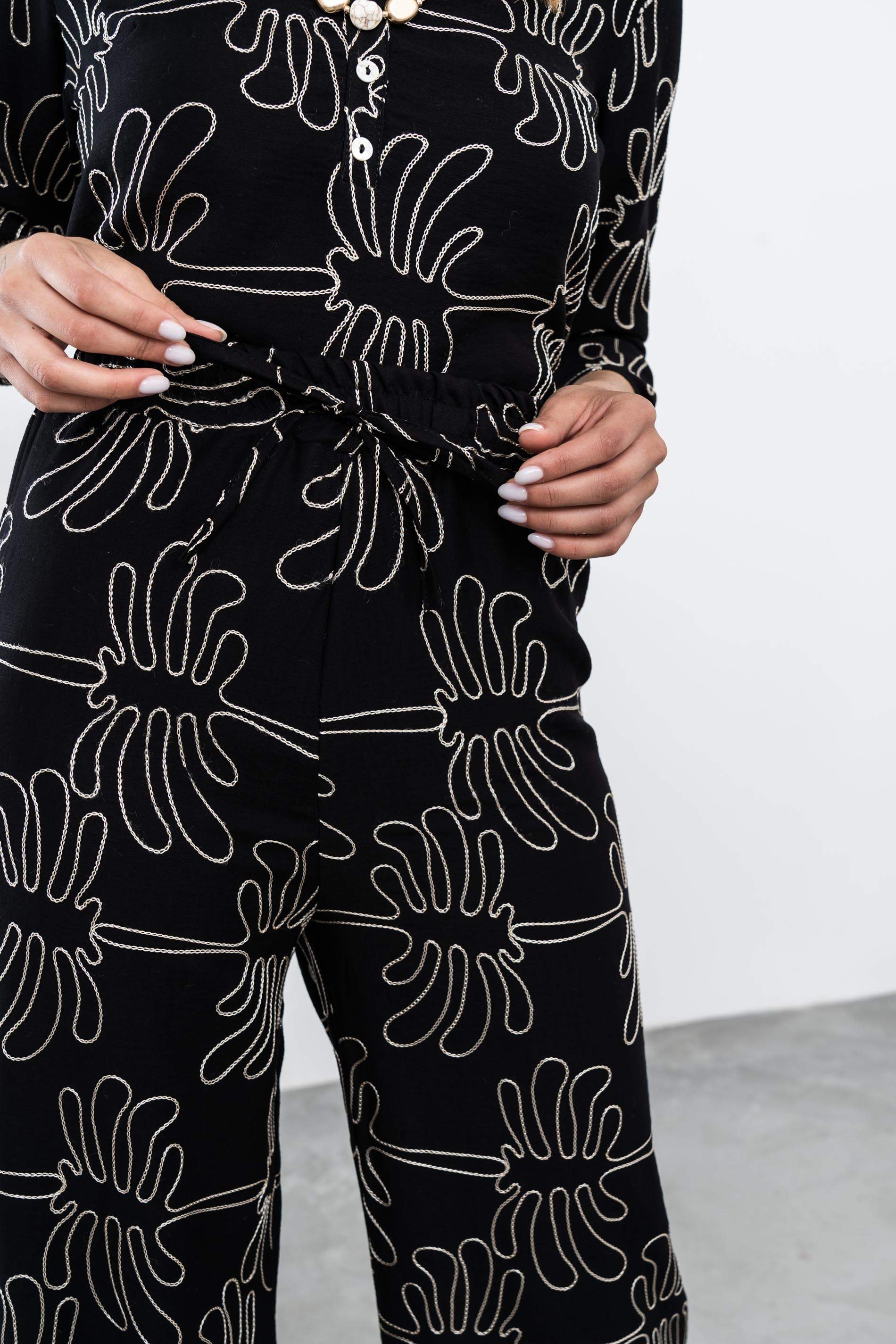 PANTALÓN BORDADO NEGRO