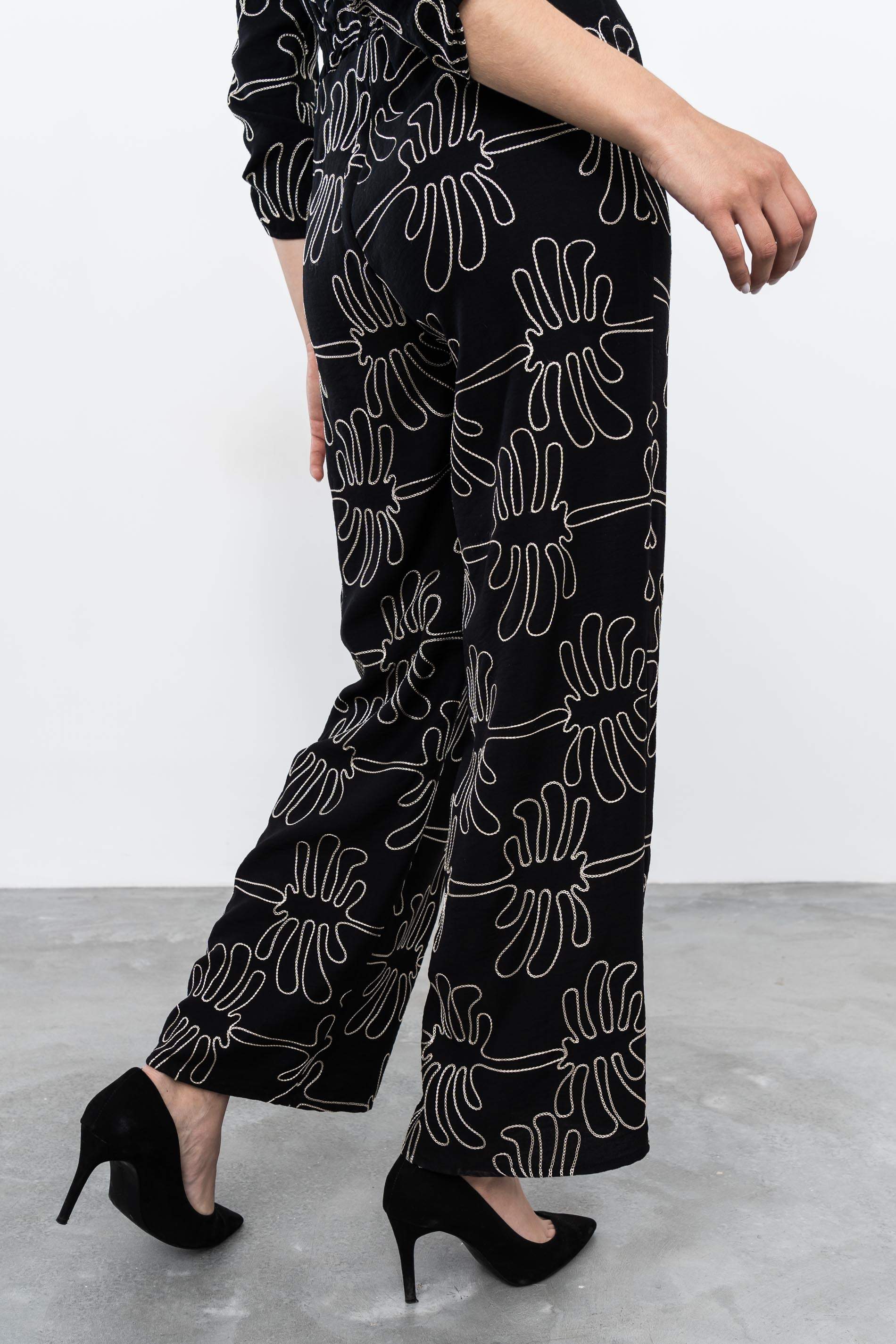 PANTALÓN BORDADO NEGRO