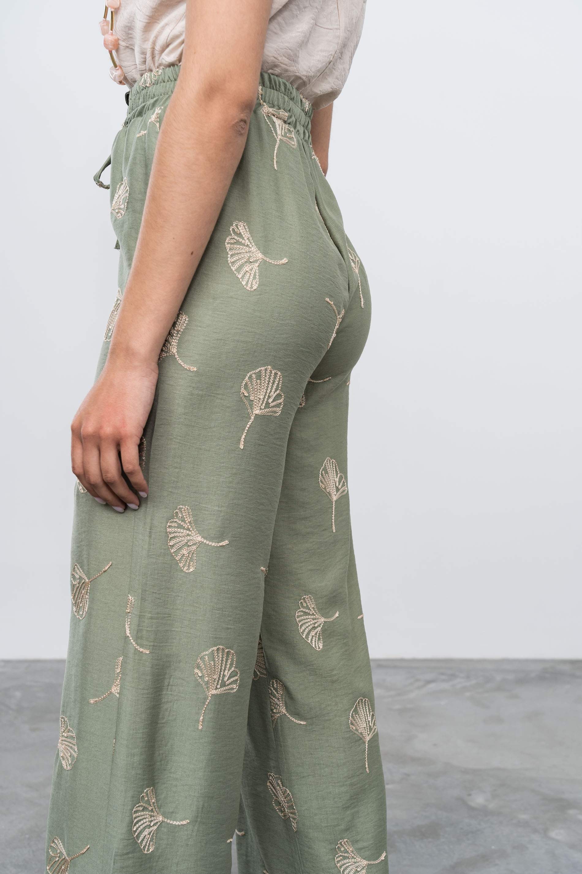 PANTALÓN BORDADO KAKI