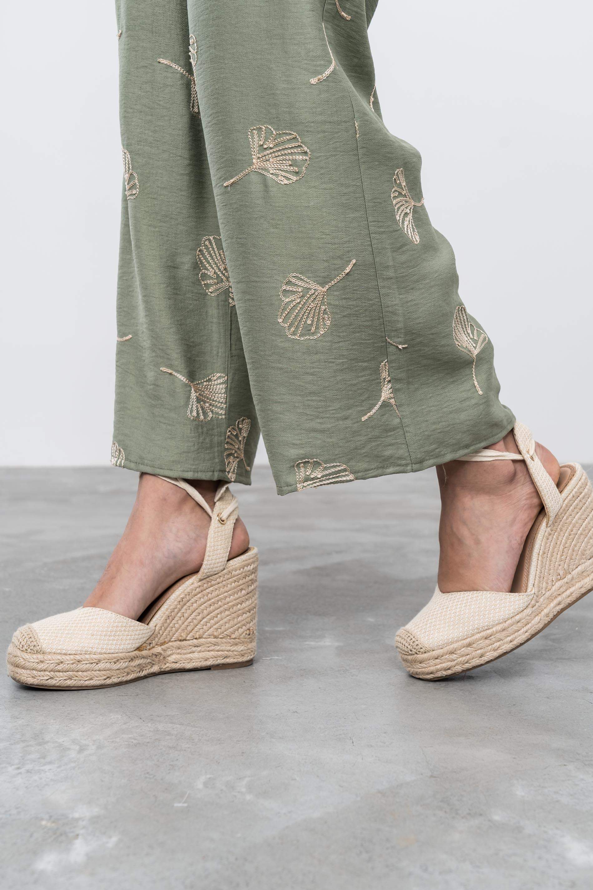 PANTALÓN BORDADO KAKI