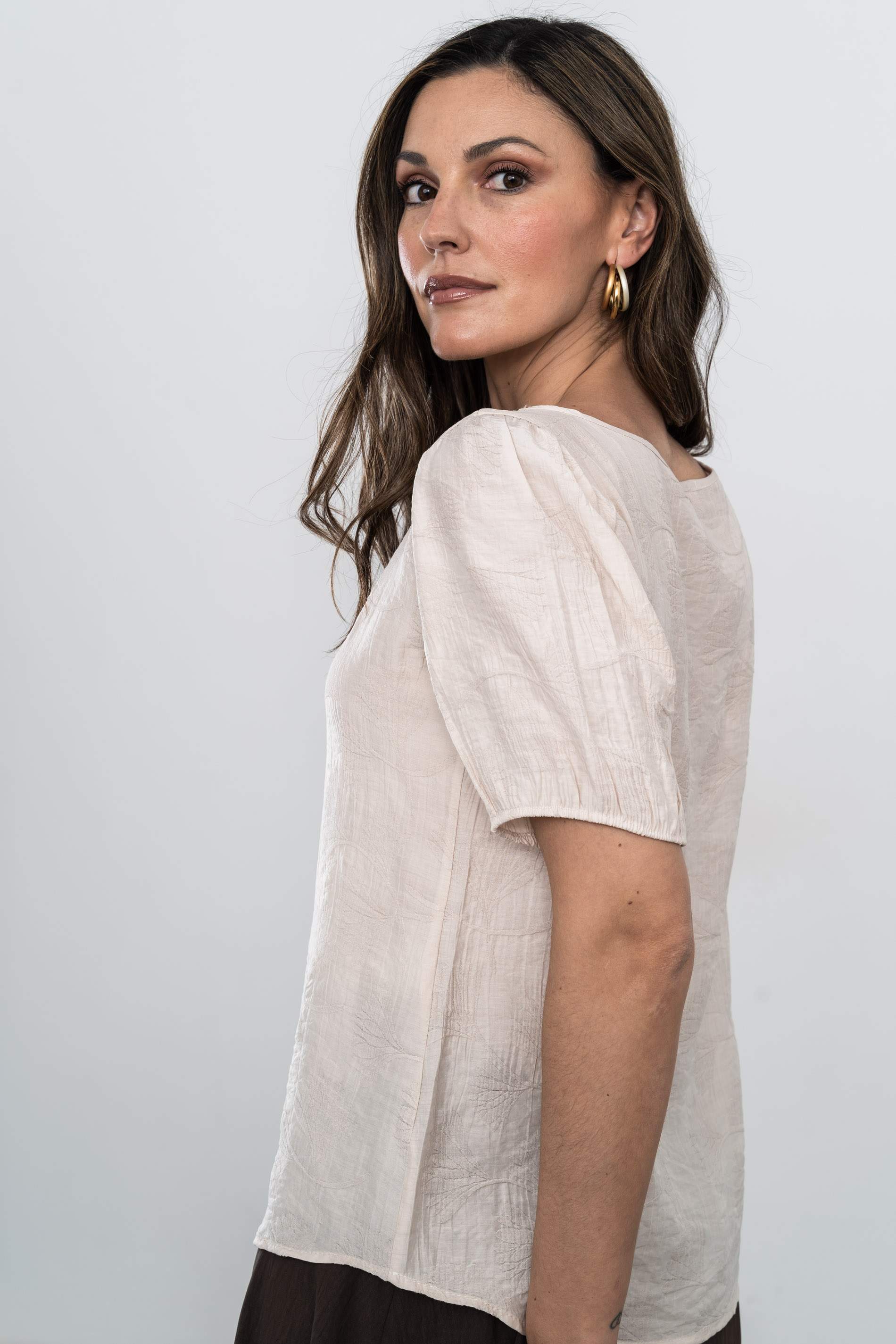 BLUSA MANGA ABULLONADA BEIGE