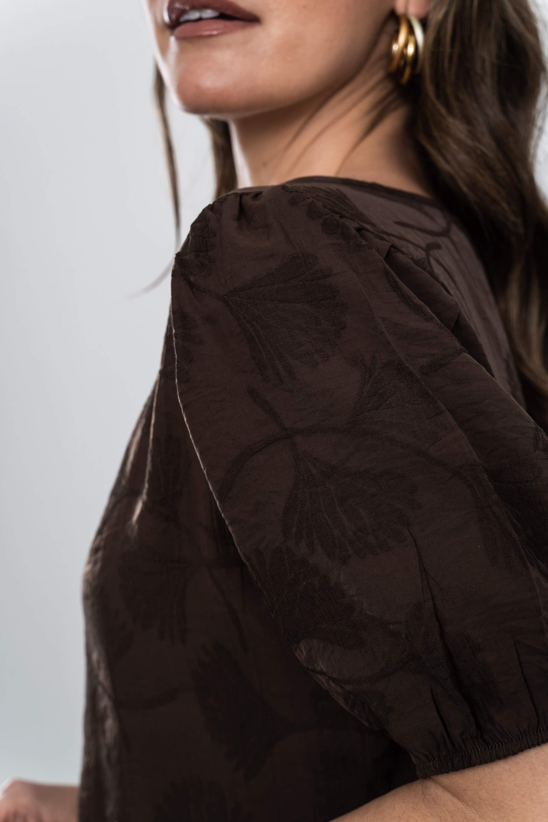 BLUSA MANGA ABULLONADA CHOCOLATE