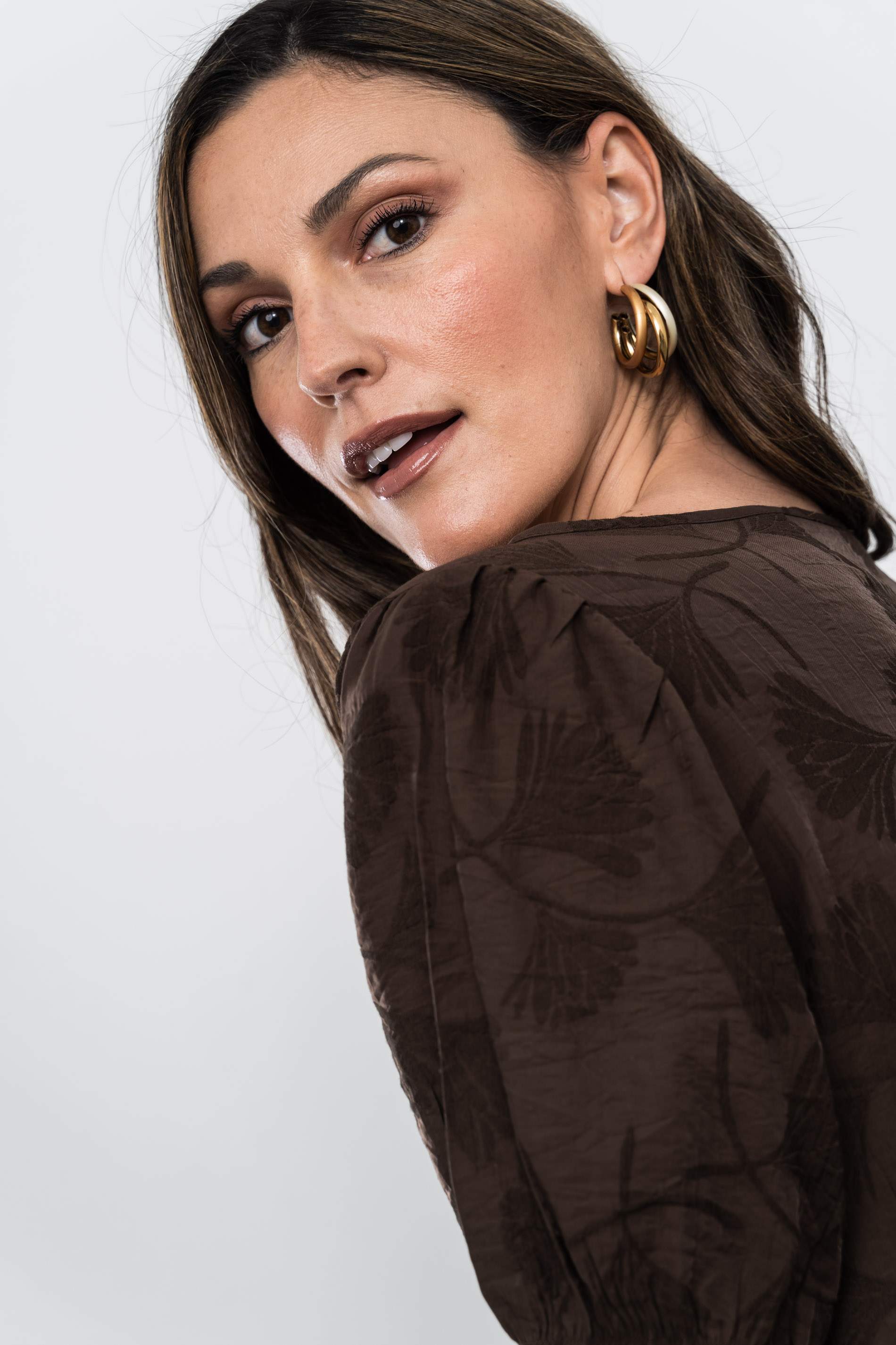 BLUSA MANGA ABULLONADA CHOCOLATE