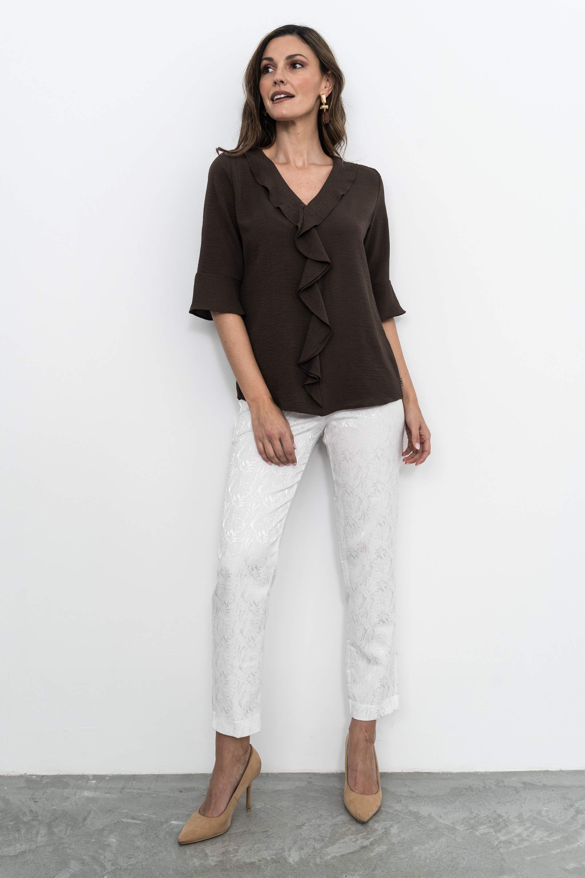 BLUSA VOLANTE CUELLO CHOCOLATE