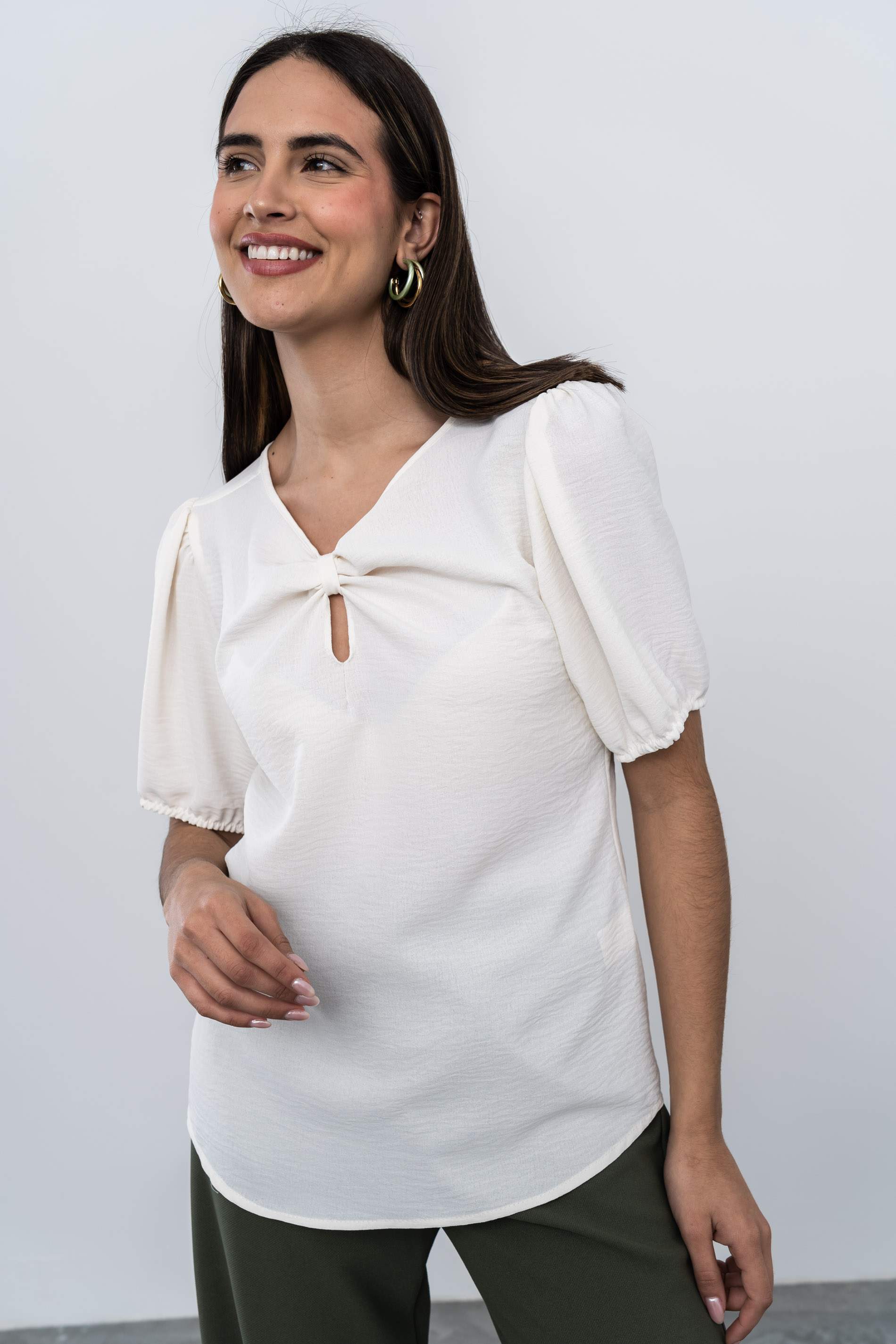 BLUSA DETALLE LAZO ESCOTE MARFIL