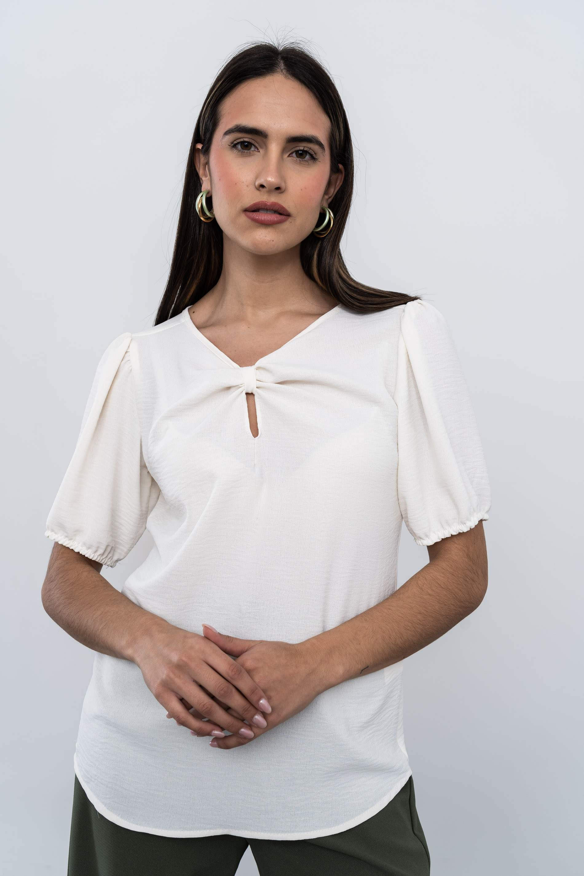 BLUSA DETALLE LAZO ESCOTE MARFIL