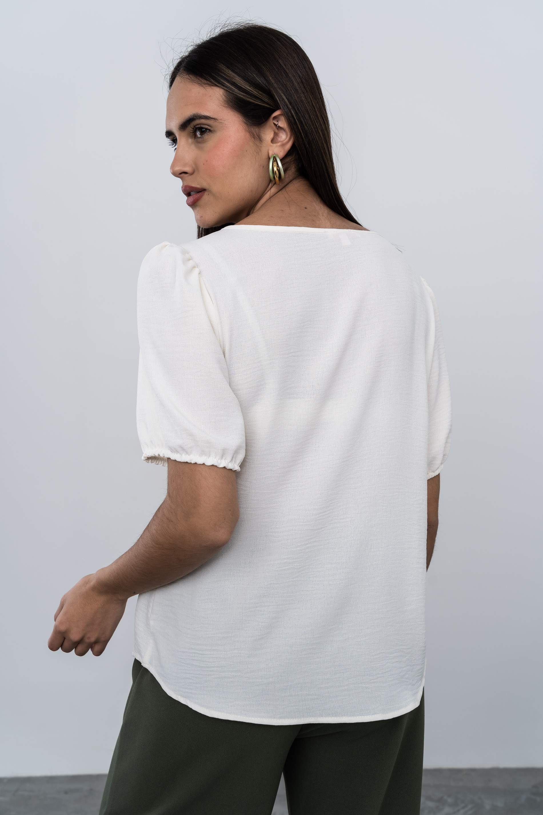 BLUSA DETALLE LAZO ESCOTE MARFIL