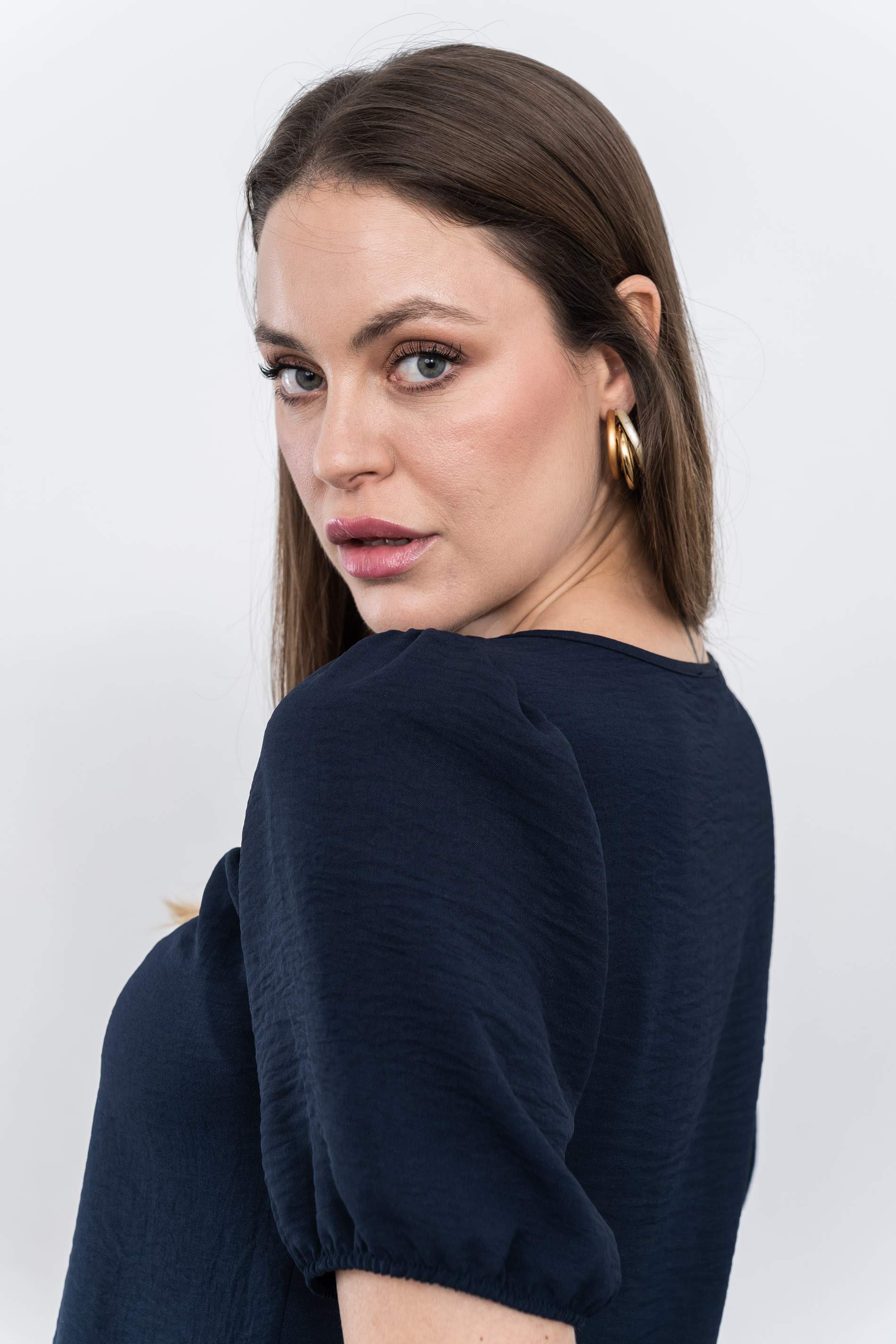 BLUSA DETALLE LAZO ESCOTE MARINO