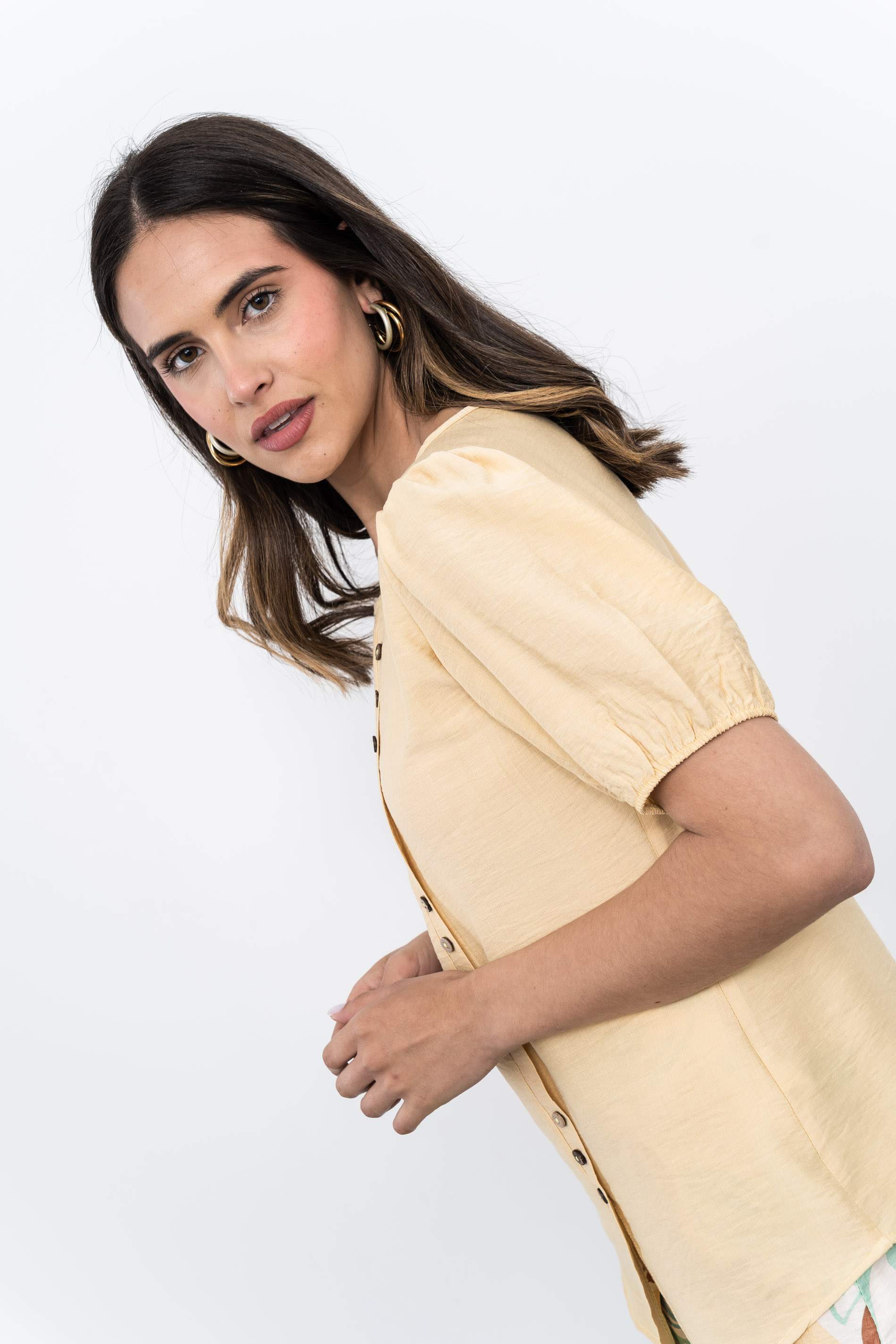 BLUSA EFECTO CRUZADO BOTONES VAINILLA