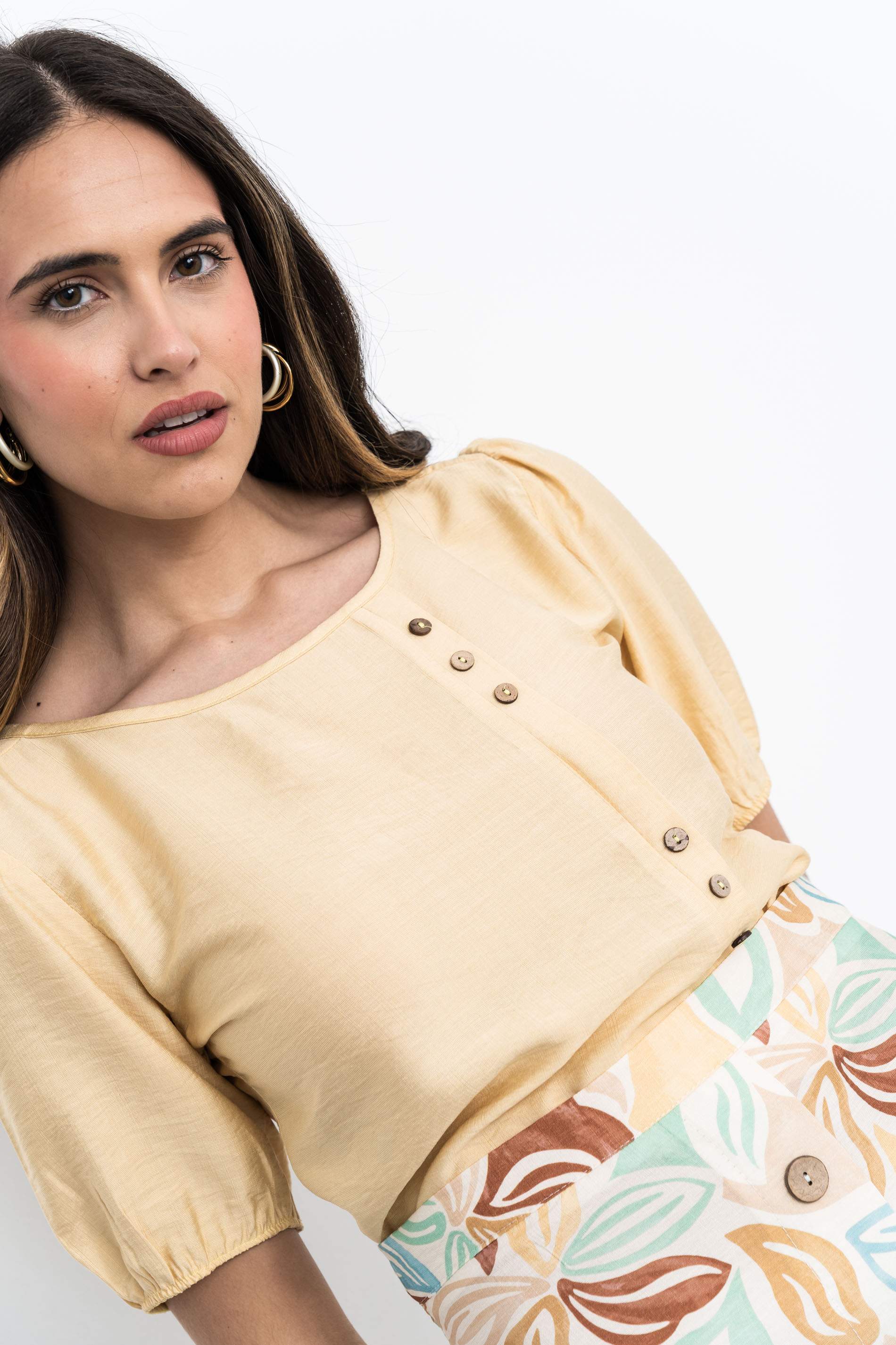 BLUSA EFECTO CRUZADO BOTONES VAINILLA