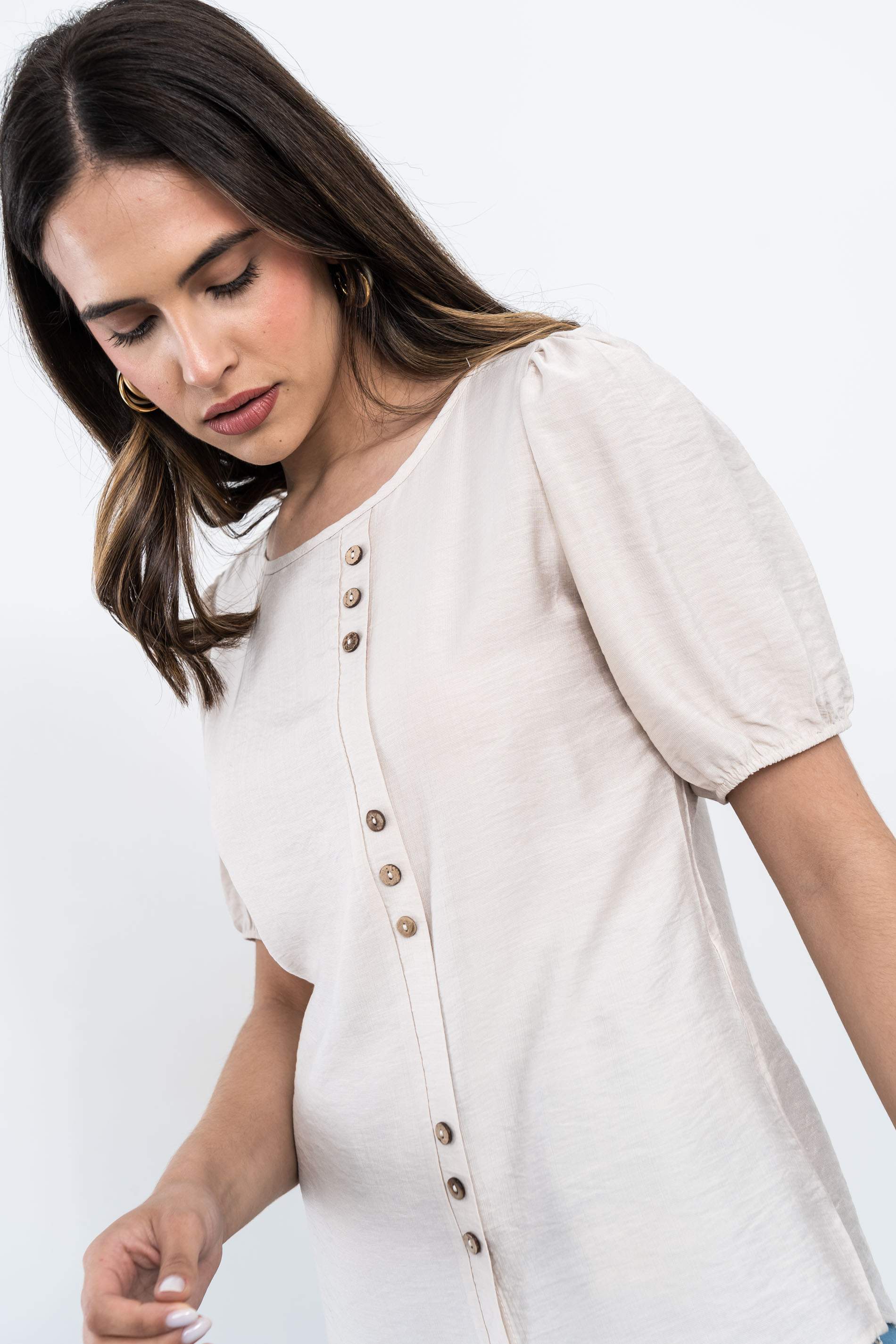 BLUSA EFECTO CRUZADO BOTONES BEIGE