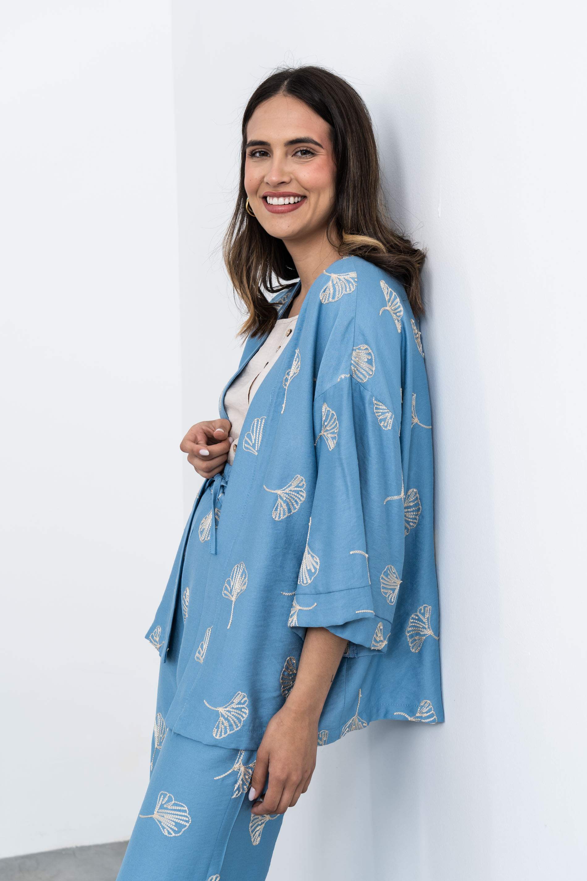 BLUSA EFECTO CRUZADO BOTONES BEIGE