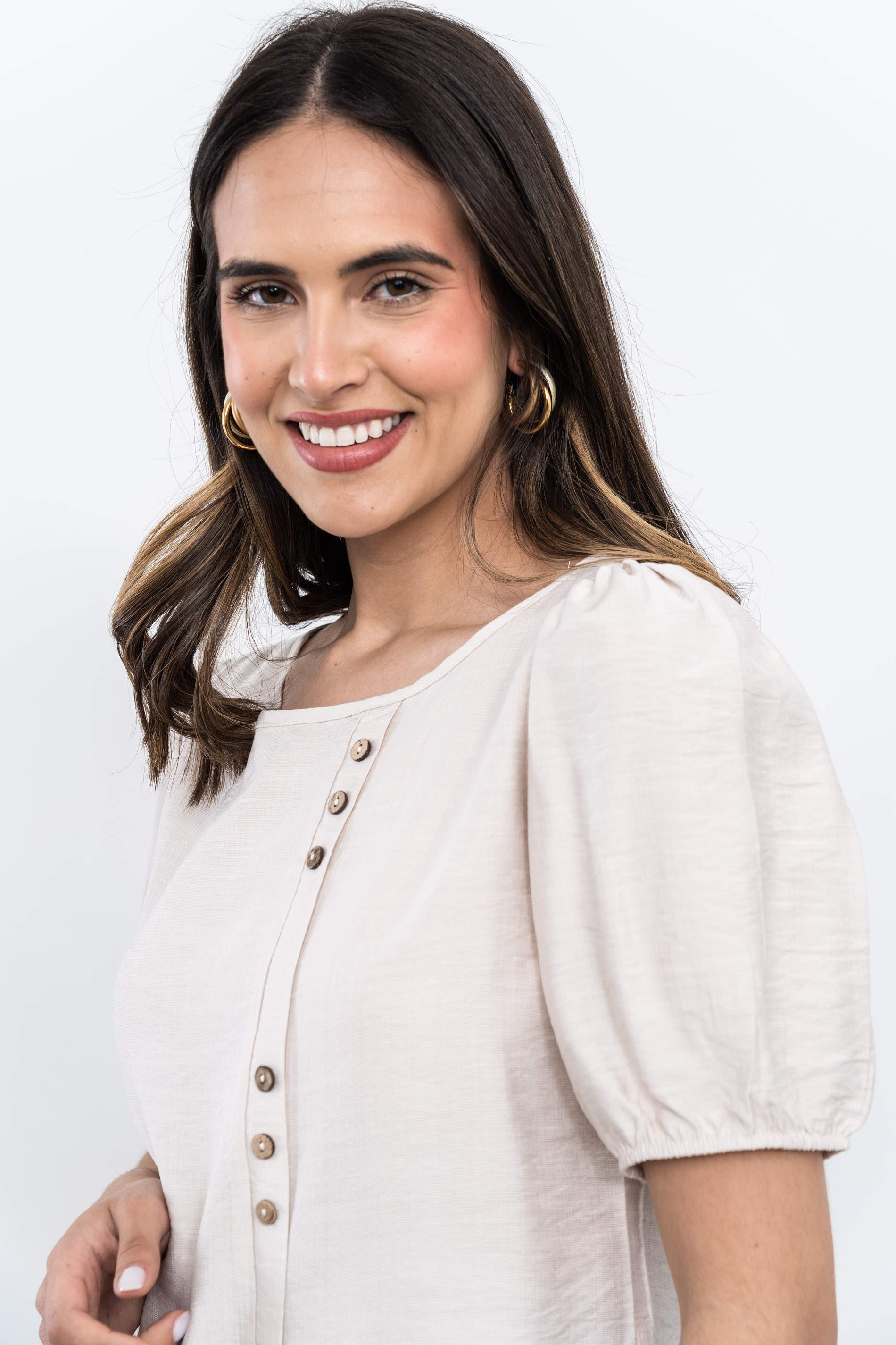 BLUSA EFECTO CRUZADO BOTONES BEIGE