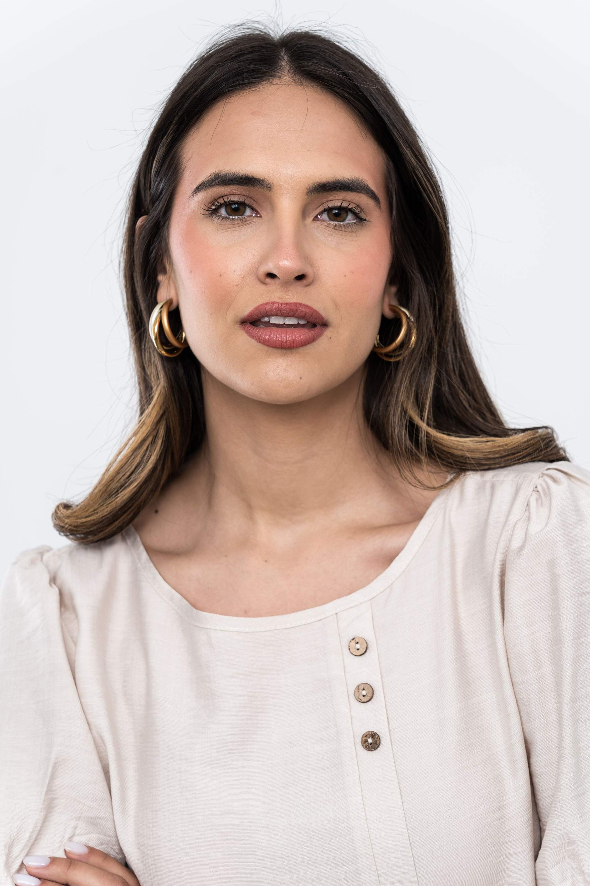 BLUSA EFECTO CRUZADO BOTONES BEIGE