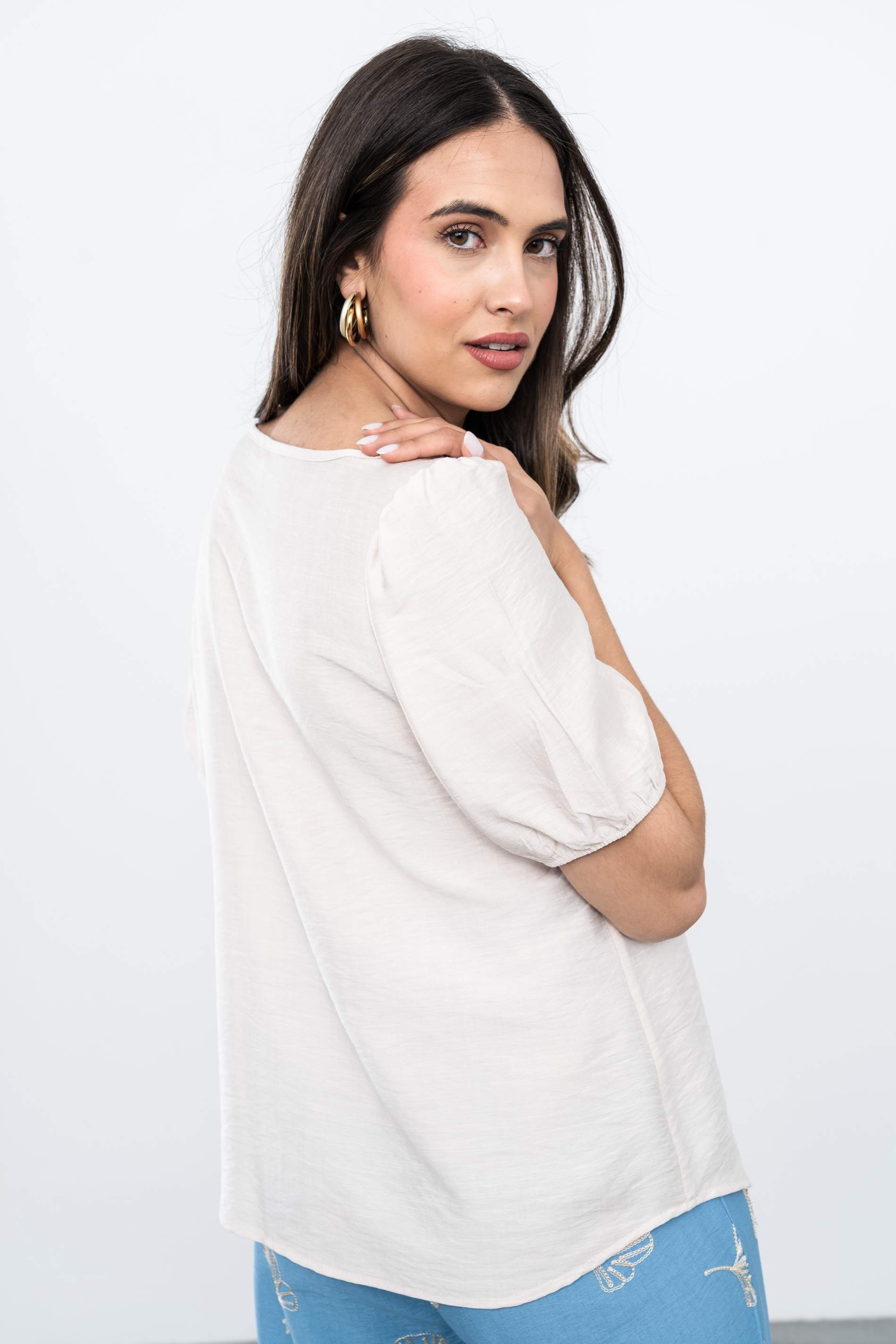 BLUSA EFECTO CRUZADO BOTONES BEIGE