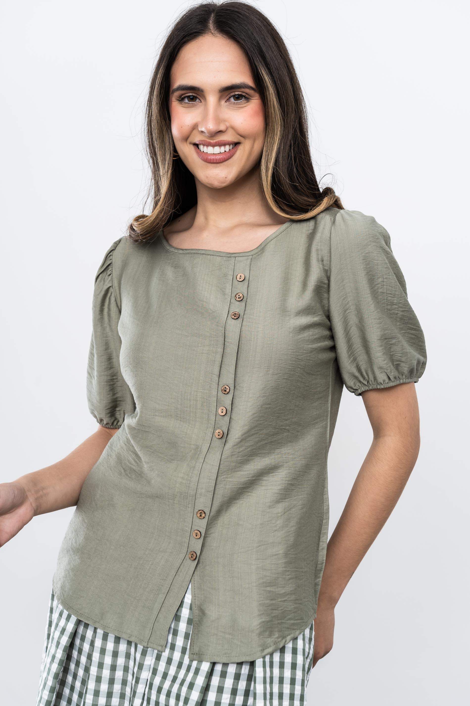 BLUSA EFECTO CRUZADO BOTONES KAKI