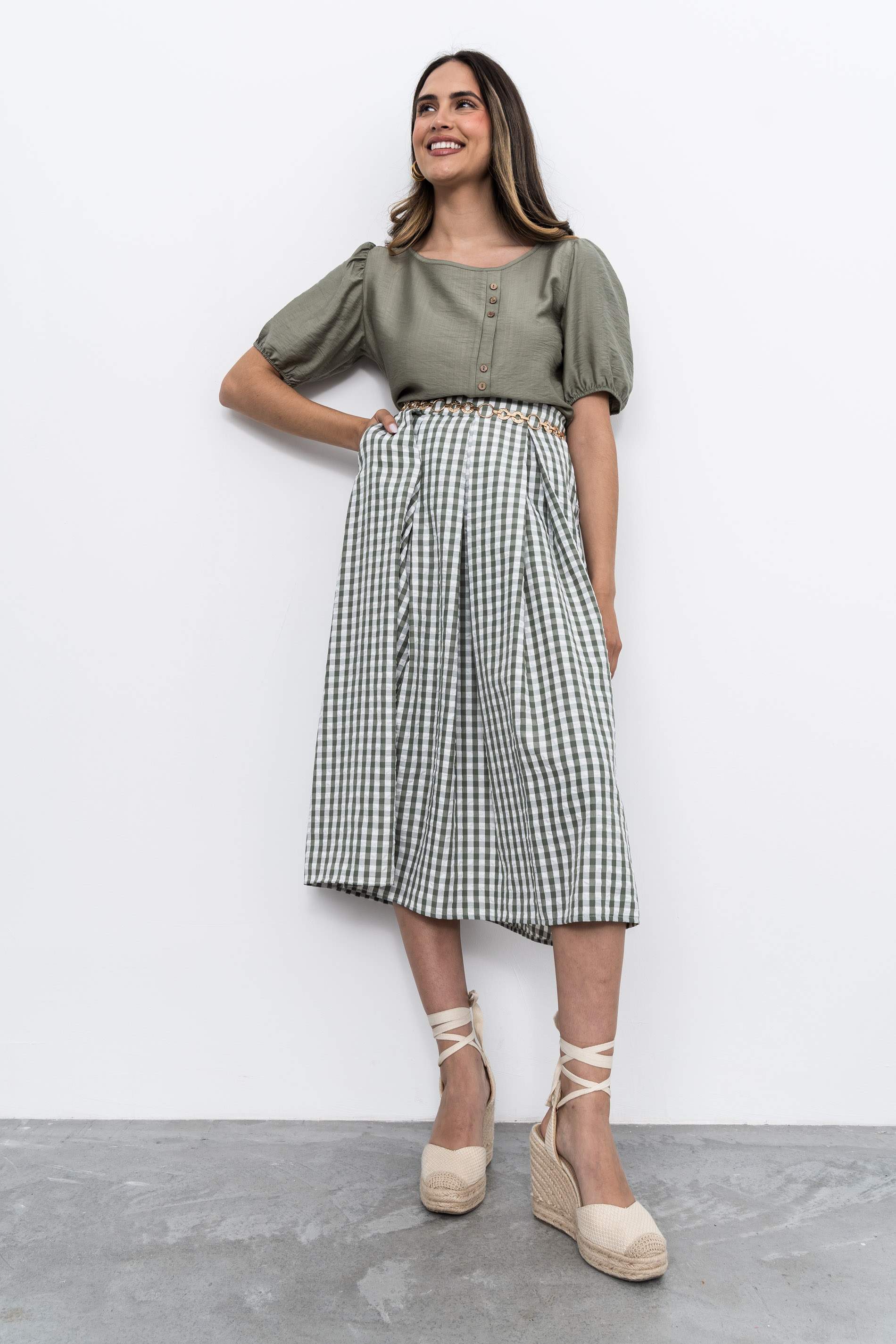 BLUSA EFECTO CRUZADO BOTONES KAKI