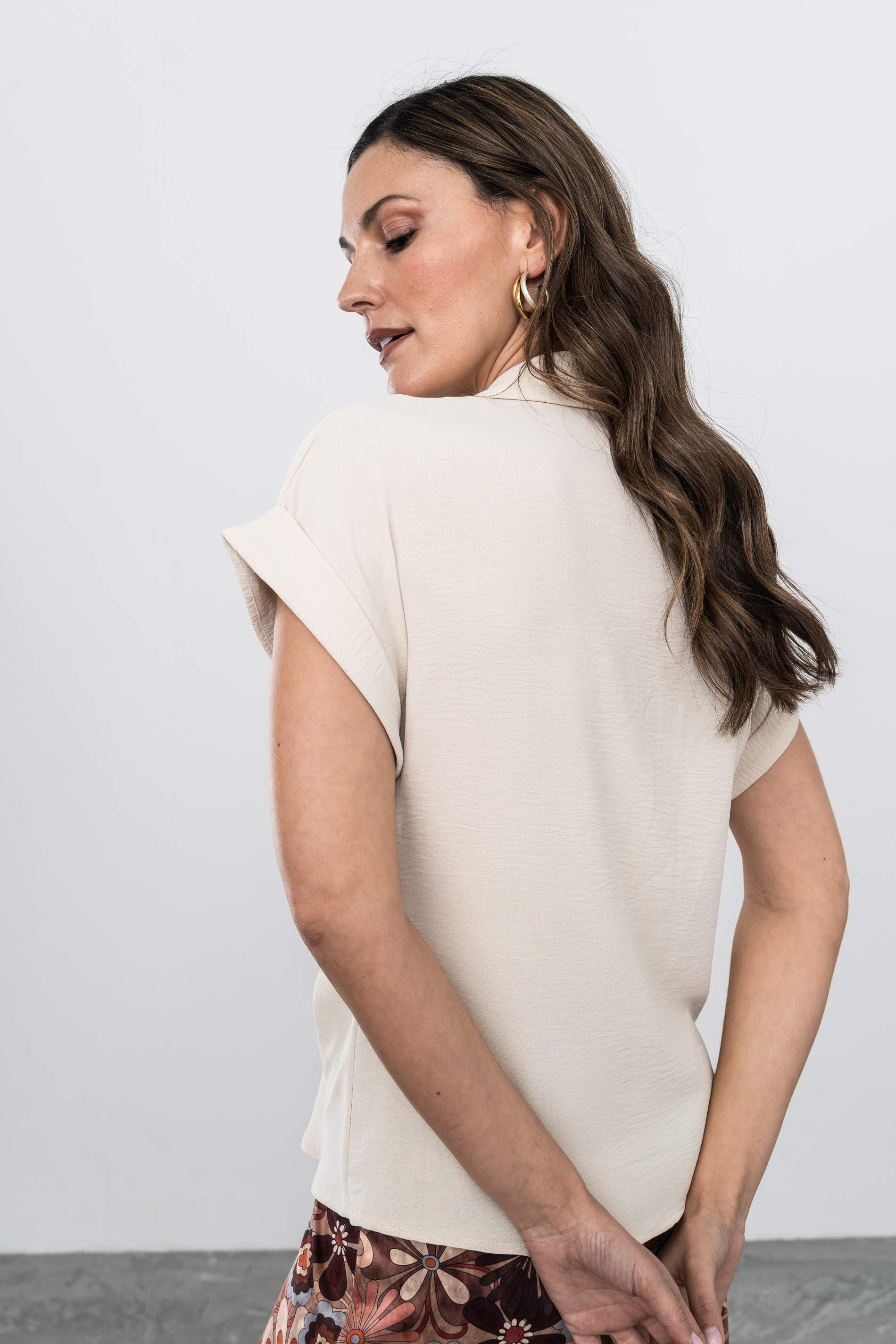 BLUSA NUDO DELANTERO BEIGE