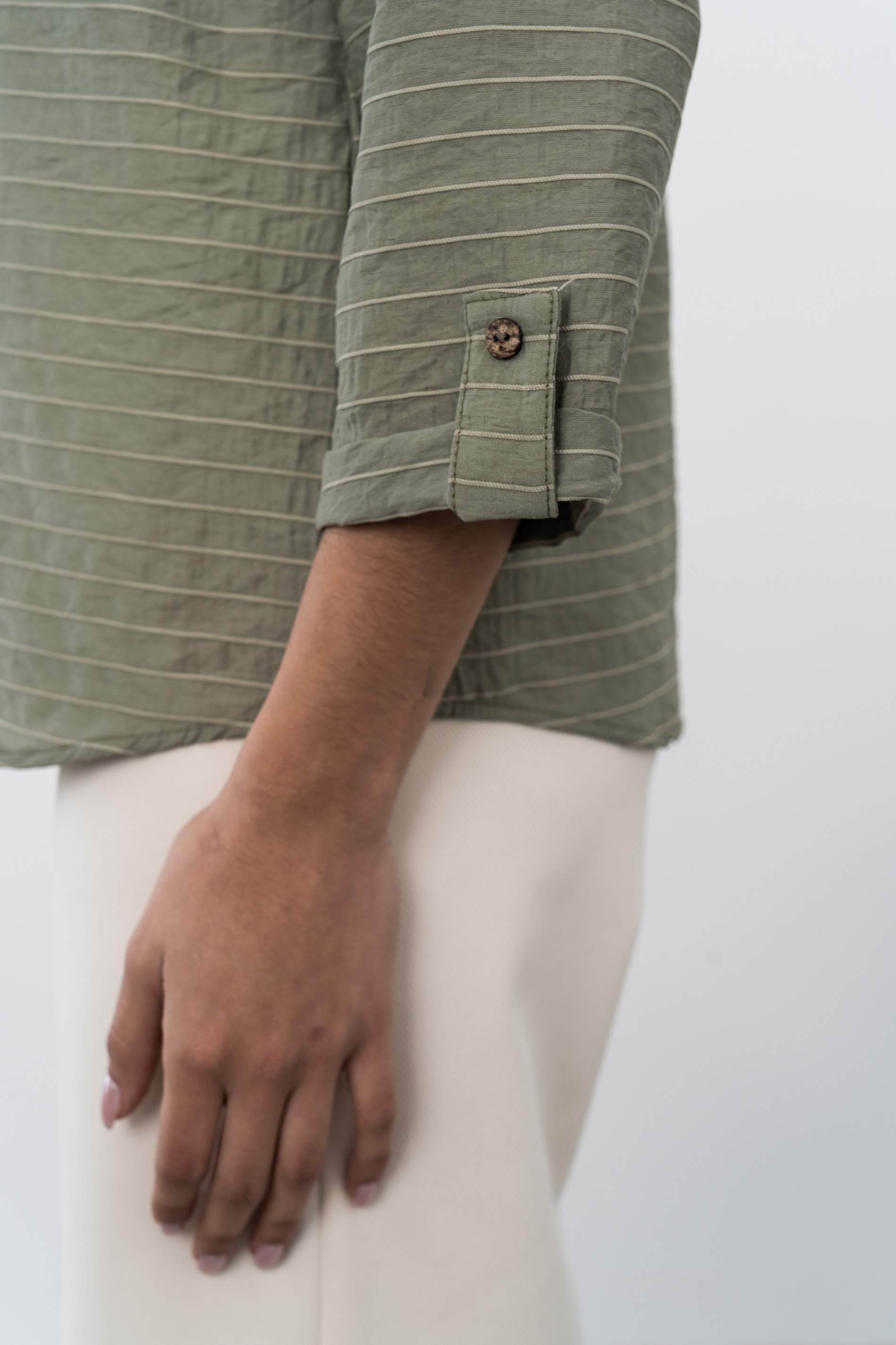 BLUSA CAMISERA TEJIDO RÚSTICO KAKI