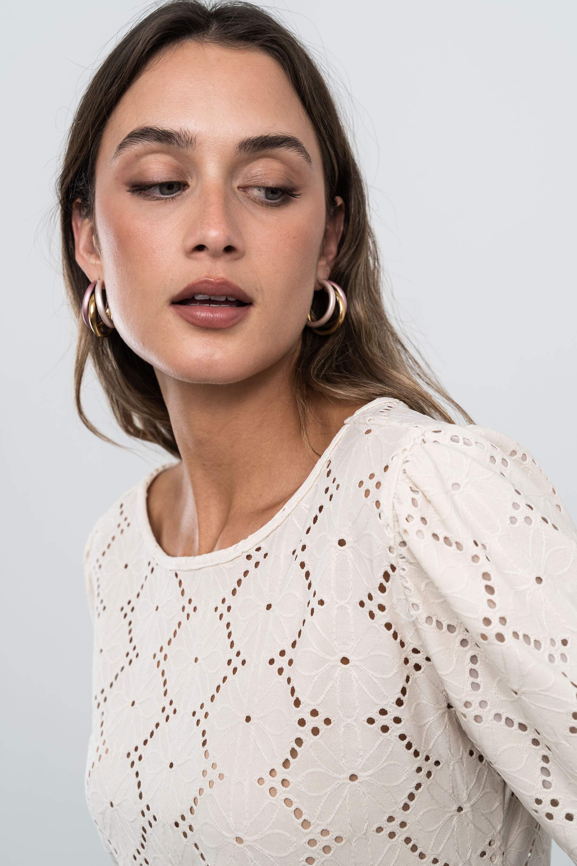BLUSA TEJIDO PERFORADO BEIGE