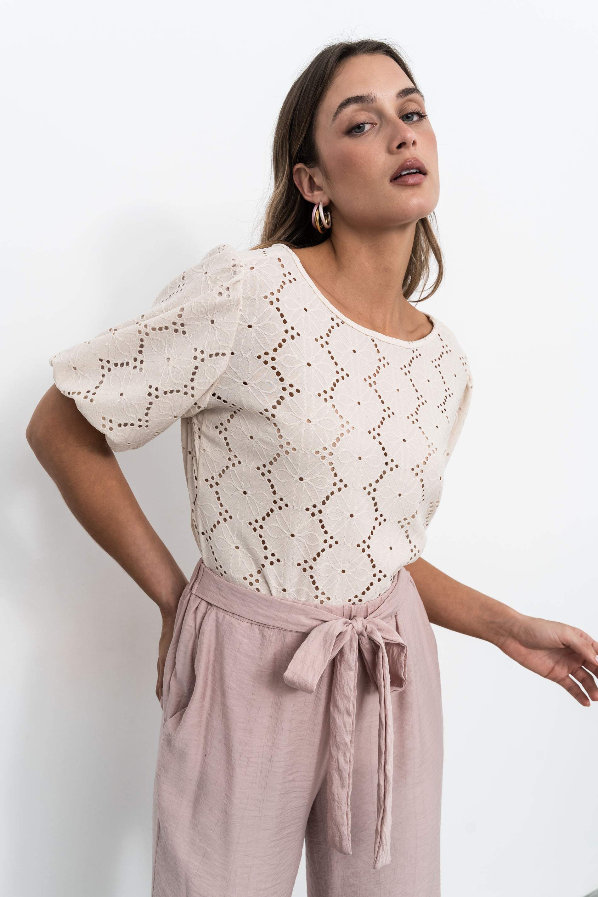 BLUSA TEJIDO PERFORADO BEIGE