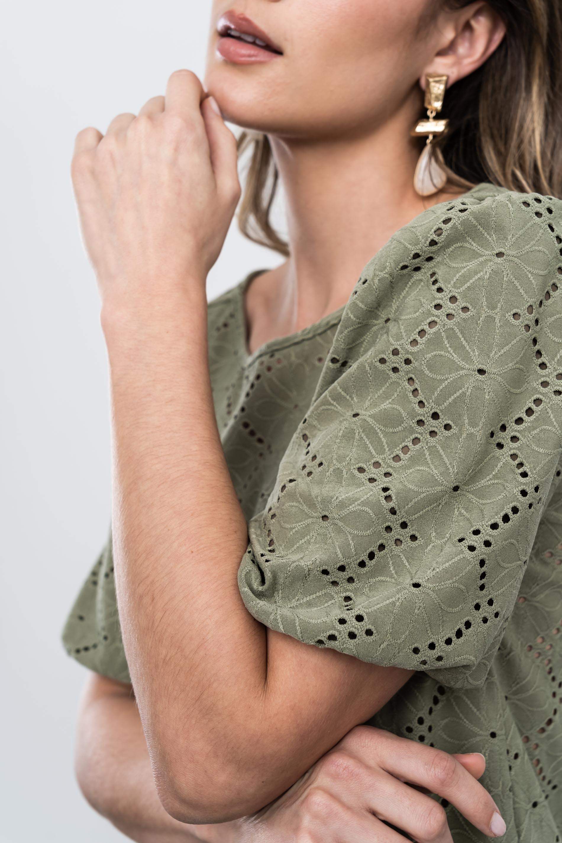 BLUSA TEJIDO PERFORADO KAKI