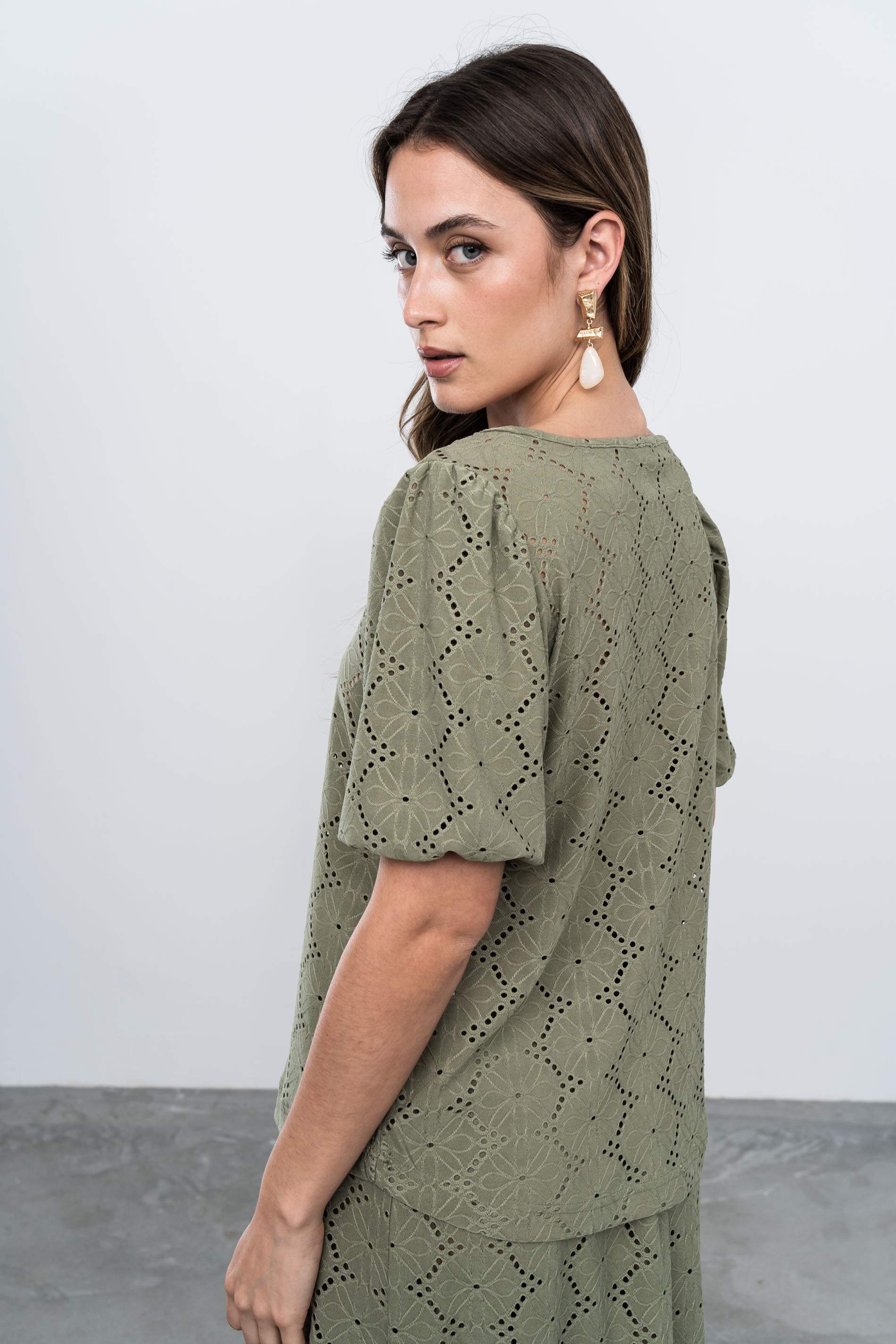 BLUSA TEJIDO PERFORADO KAKI