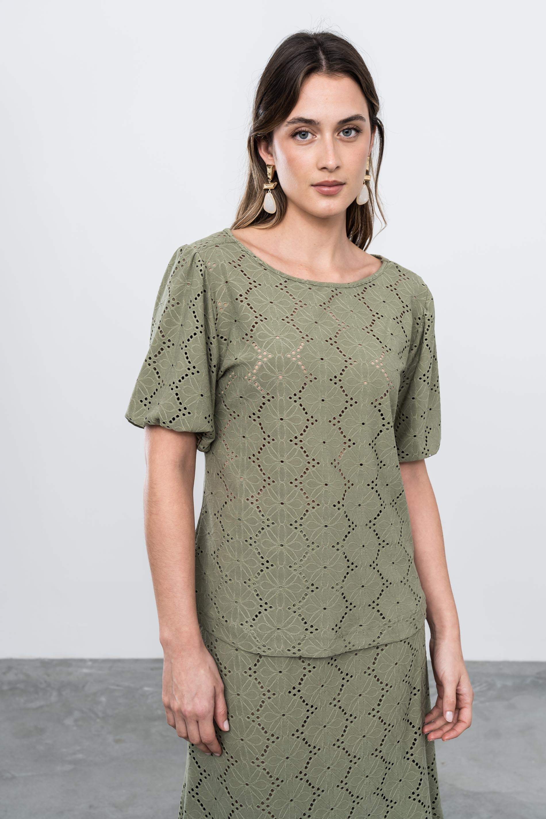 BLUSA TEJIDO PERFORADO KAKI