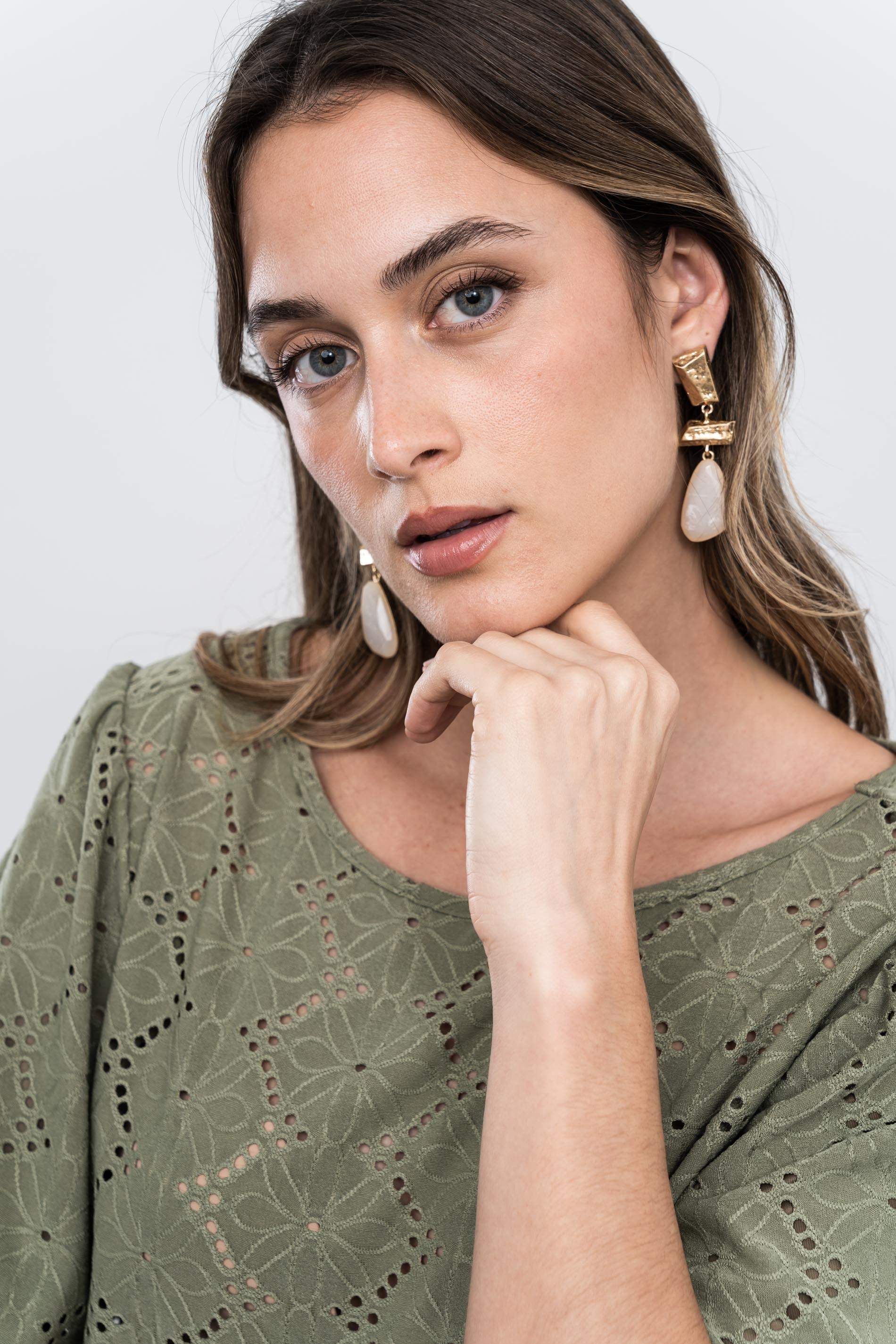 BLUSA TEJIDO PERFORADO KAKI