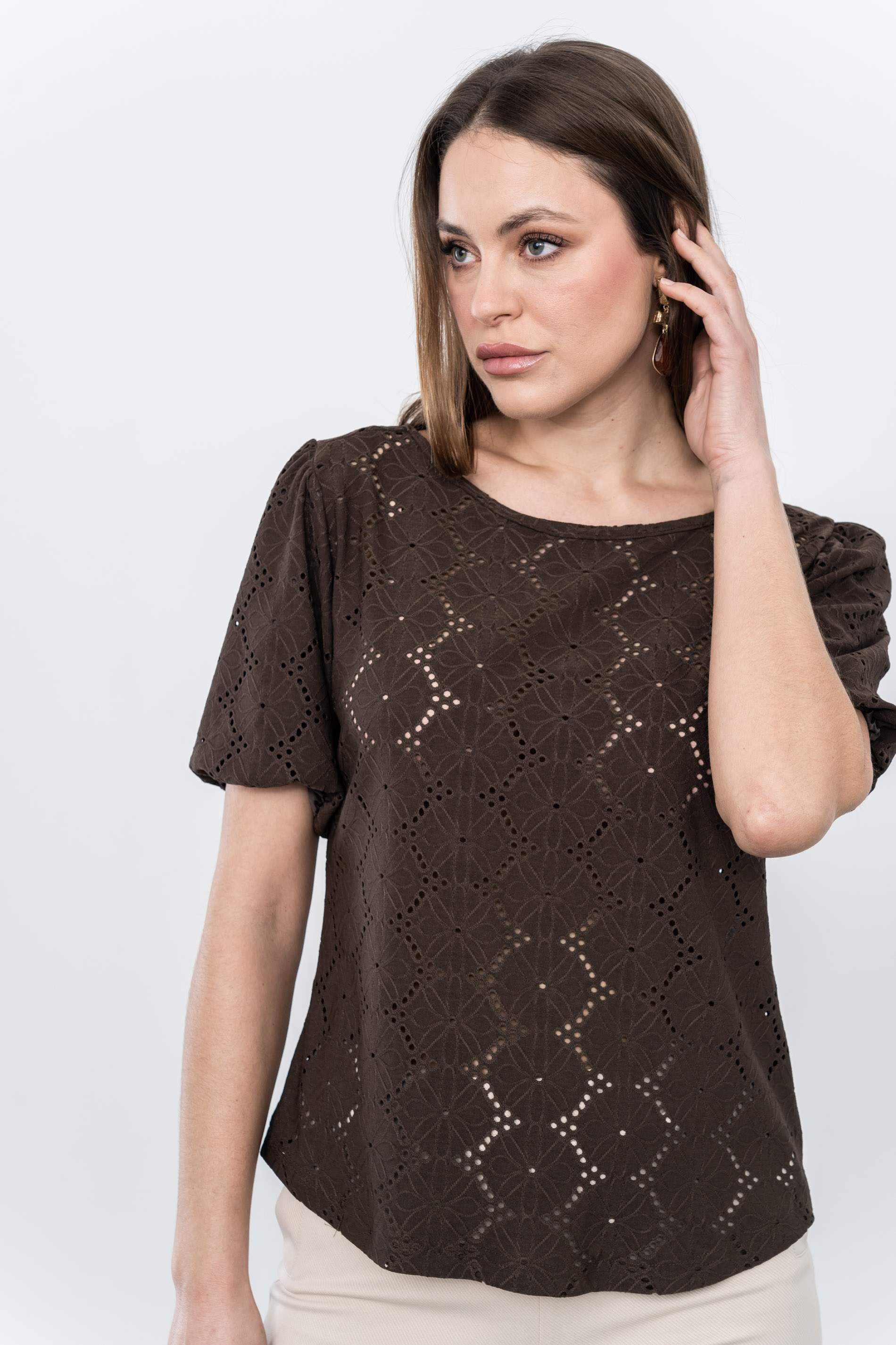 BLUSA TEJIDO PERFORADO CHOCOLATE