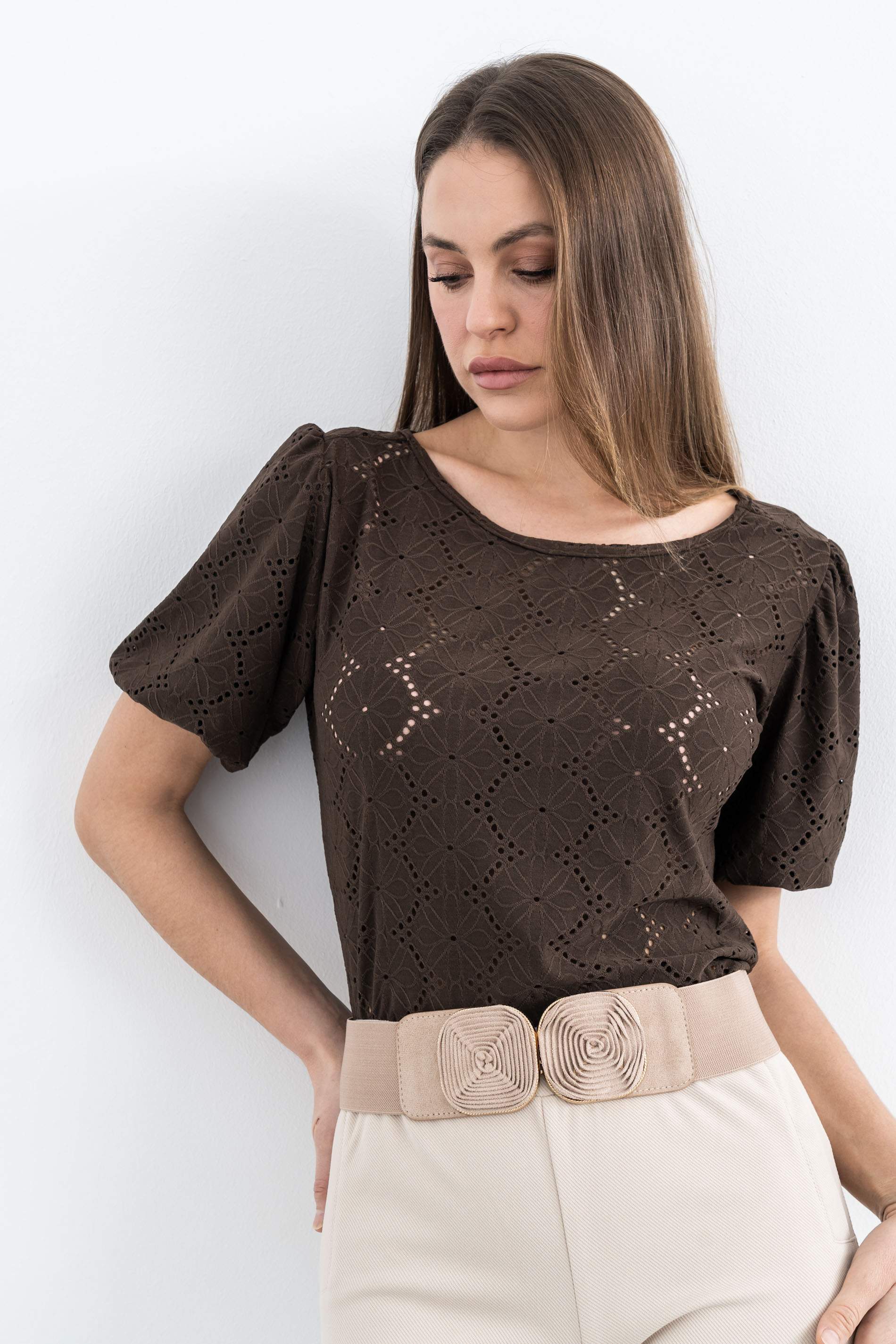 BLUSA TEJIDO PERFORADO CHOCOLATE