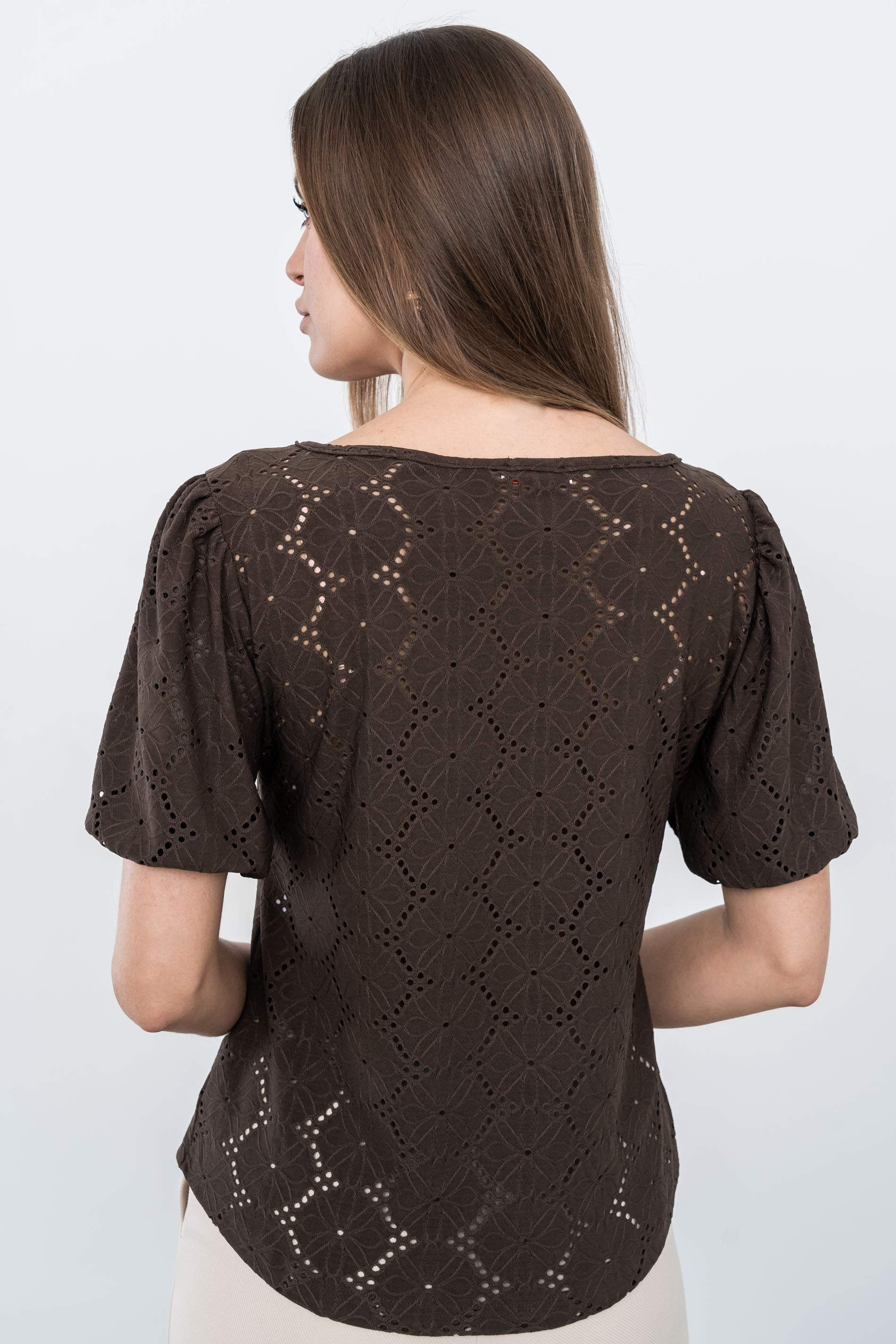 BLUSA TEJIDO PERFORADO CHOCOLATE