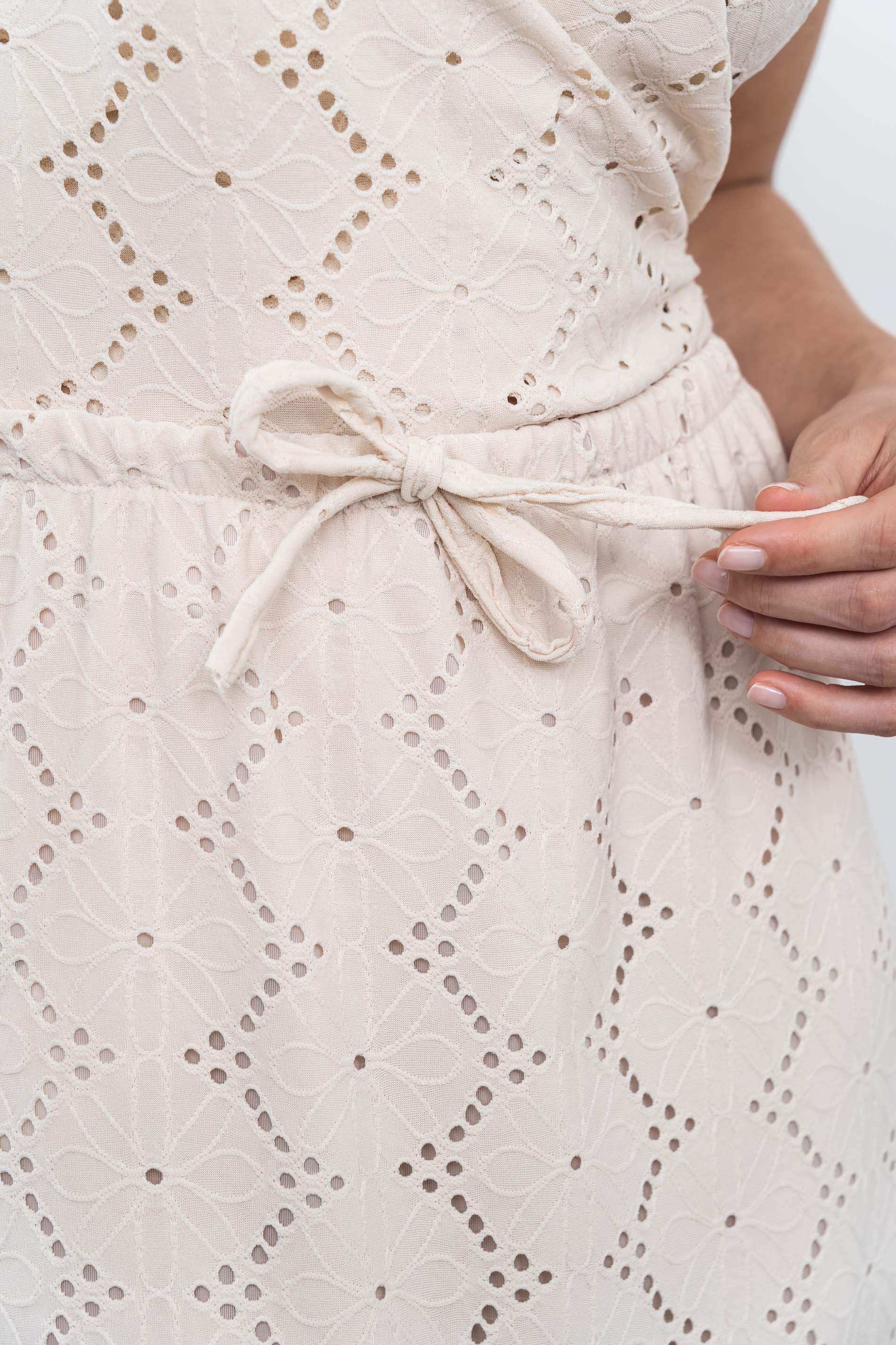 FALDA TEJIDO PERFORADO BEIGE