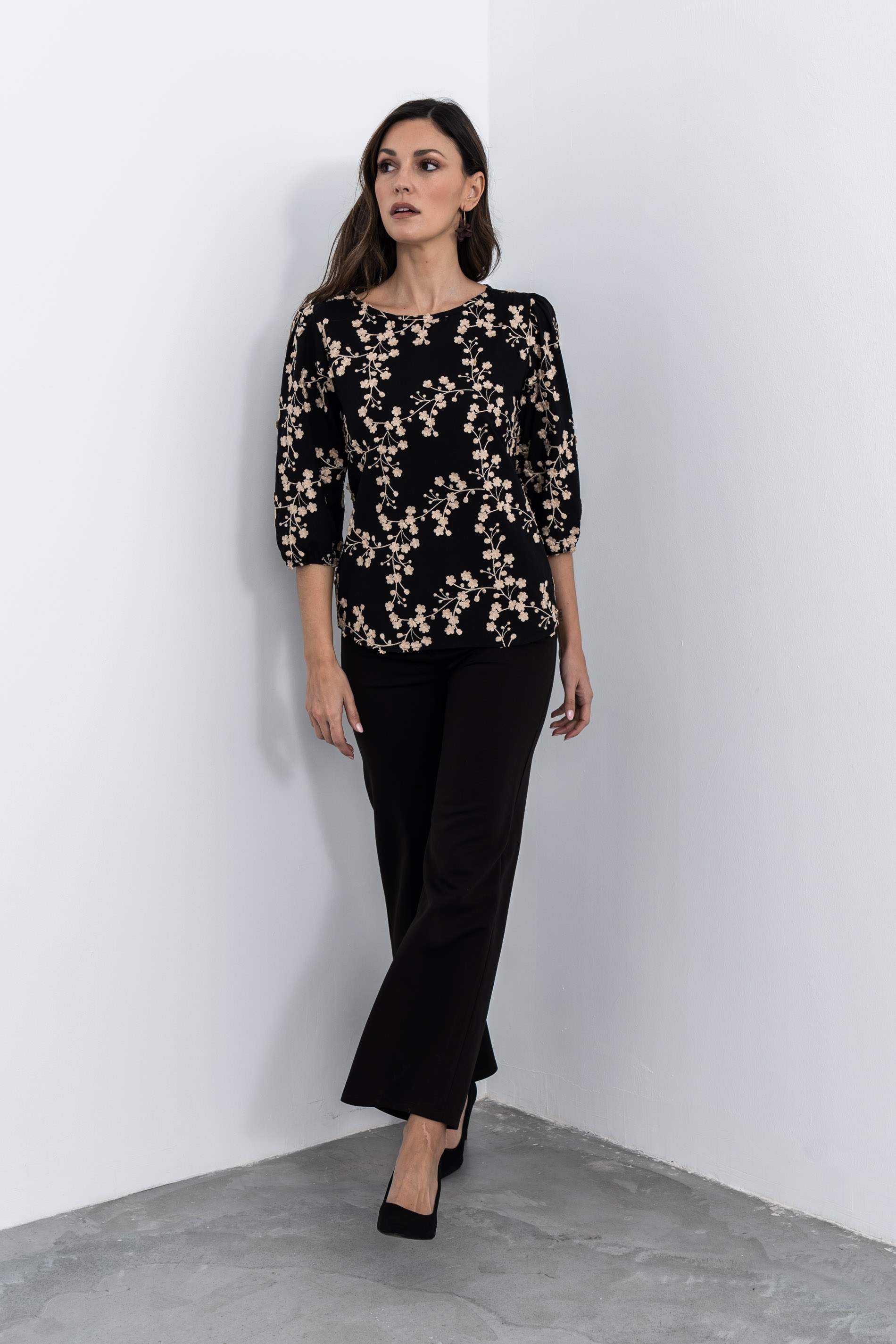 BLUSA TEJIDO FANTASÍA RAMILLETE NEGRO