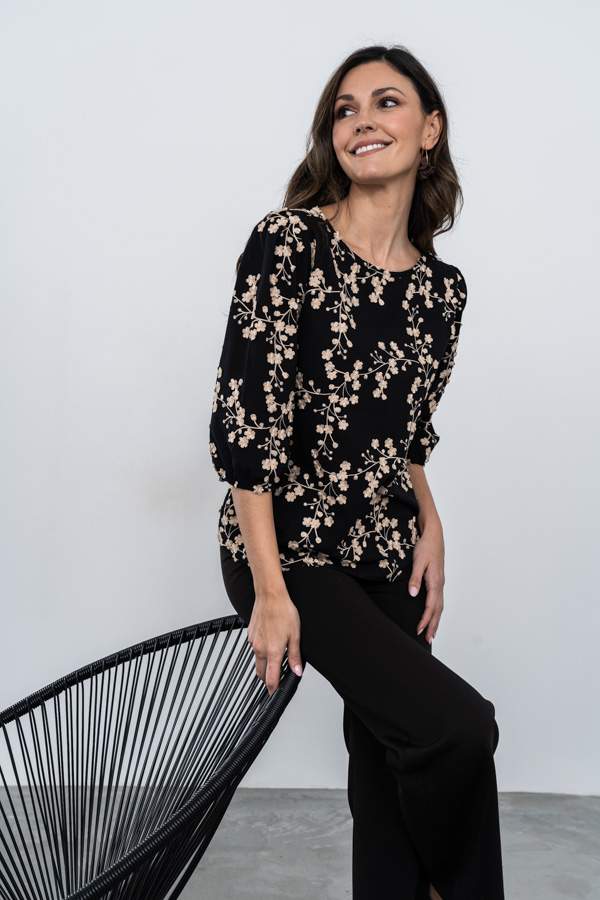 BLUSA TEJIDO FANTASÍA RAMILLETE NEGRO