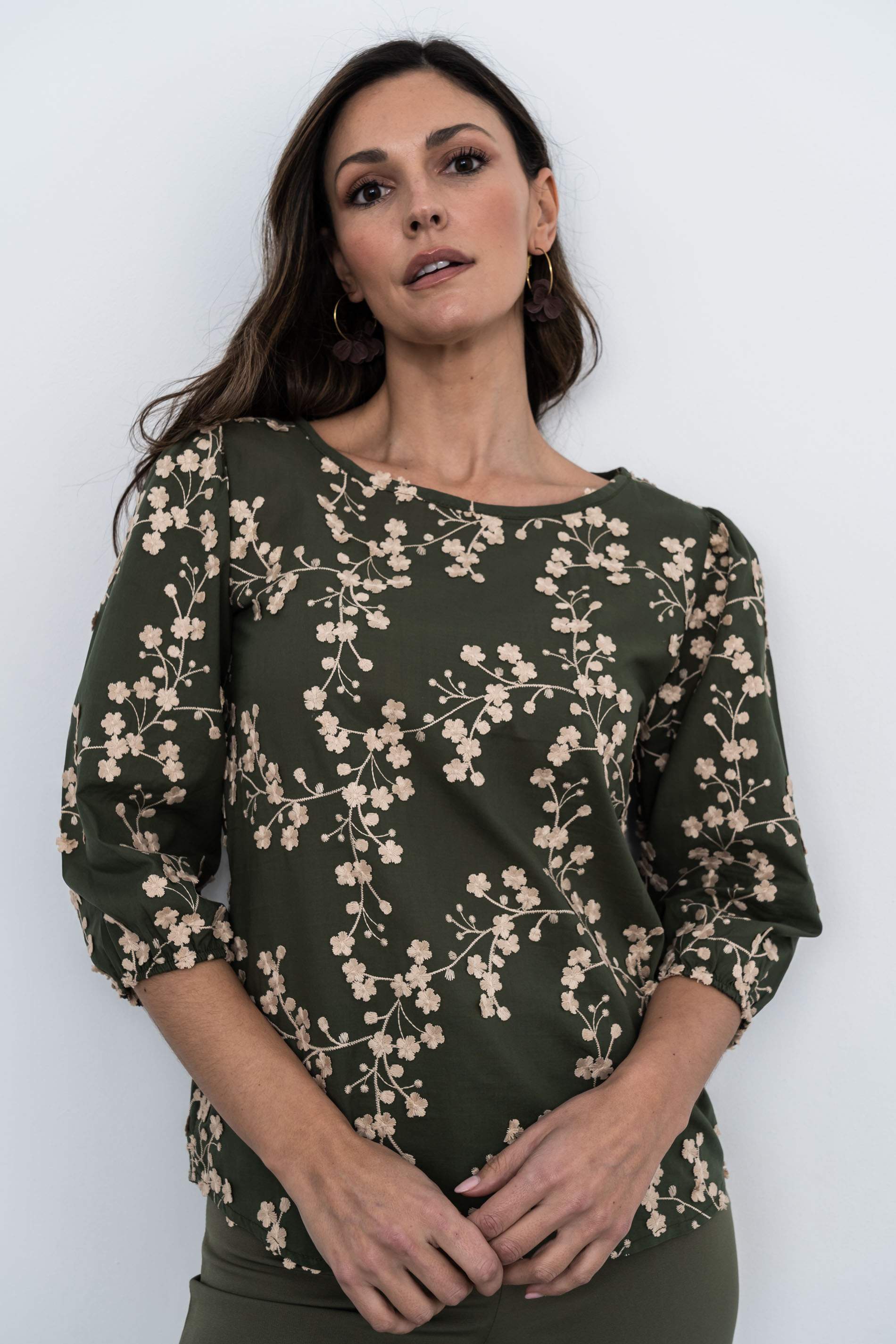 BLUSA TEJIDO FANTASÍA RAMILLETES KAKI