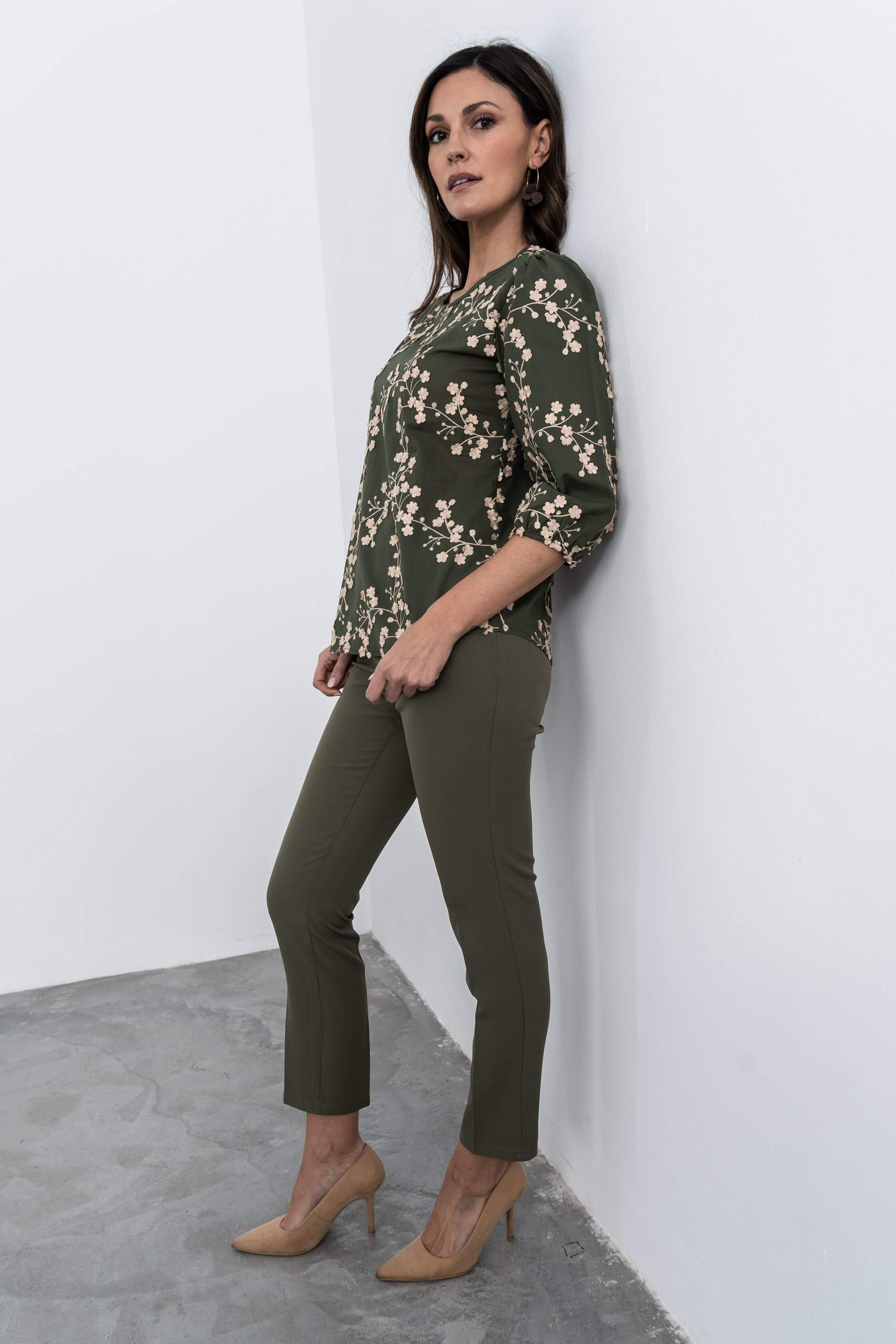 BLUSA TEJIDO FANTASÍA RAMILLETES KAKI