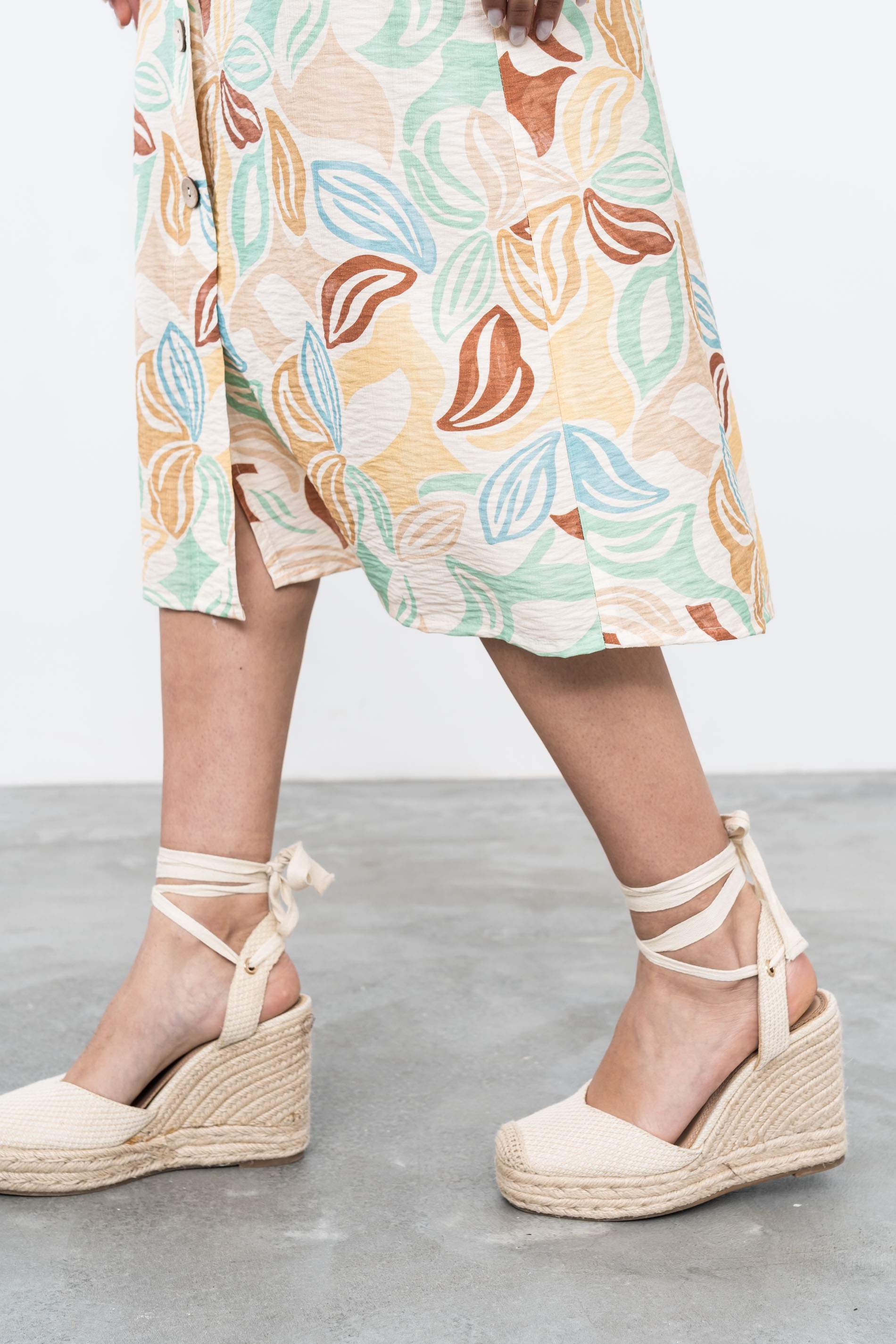 FALDA BOTONES HOJAS COLOR