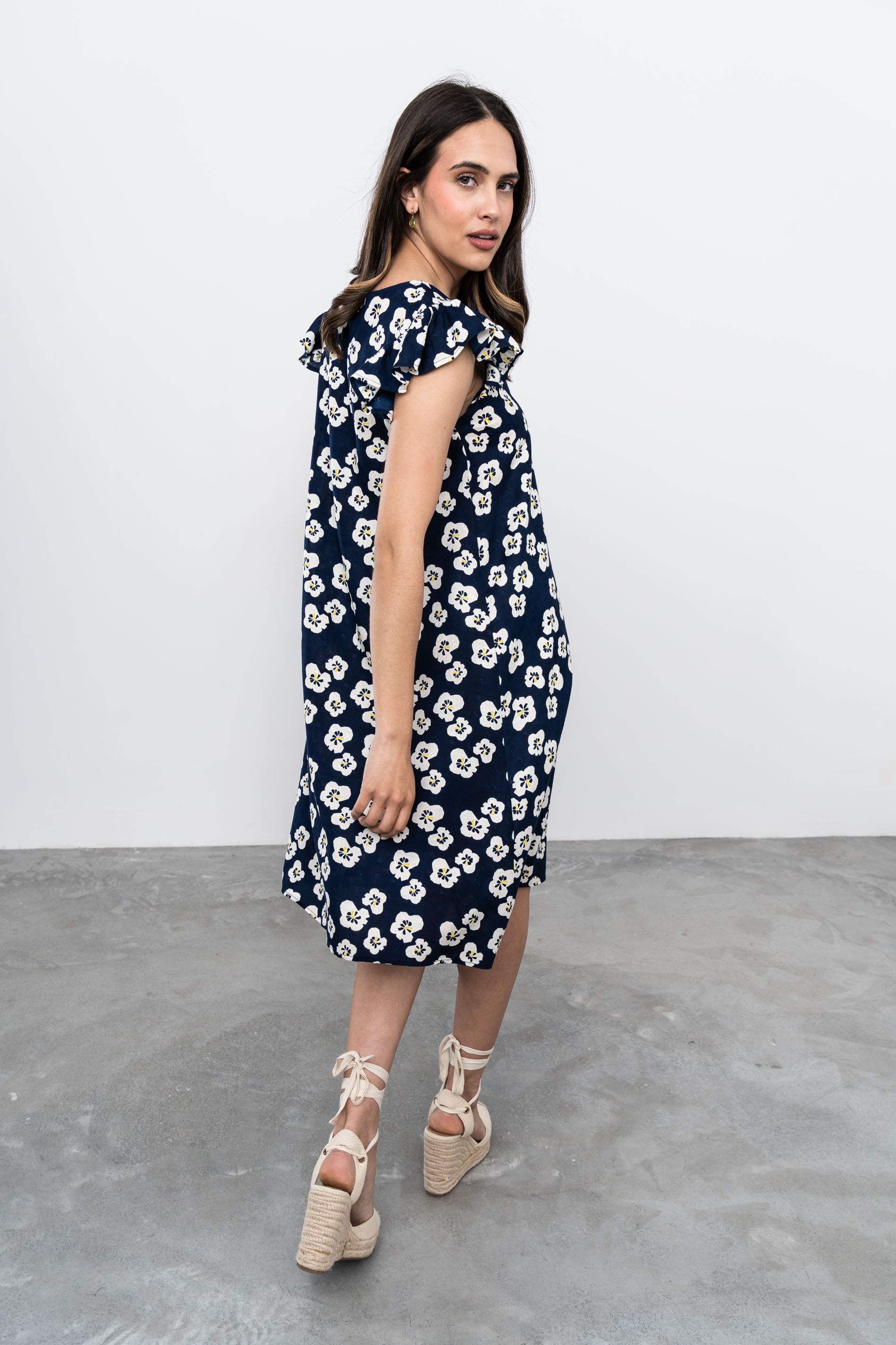 VESTIDO MANGA CAPAS FLOR