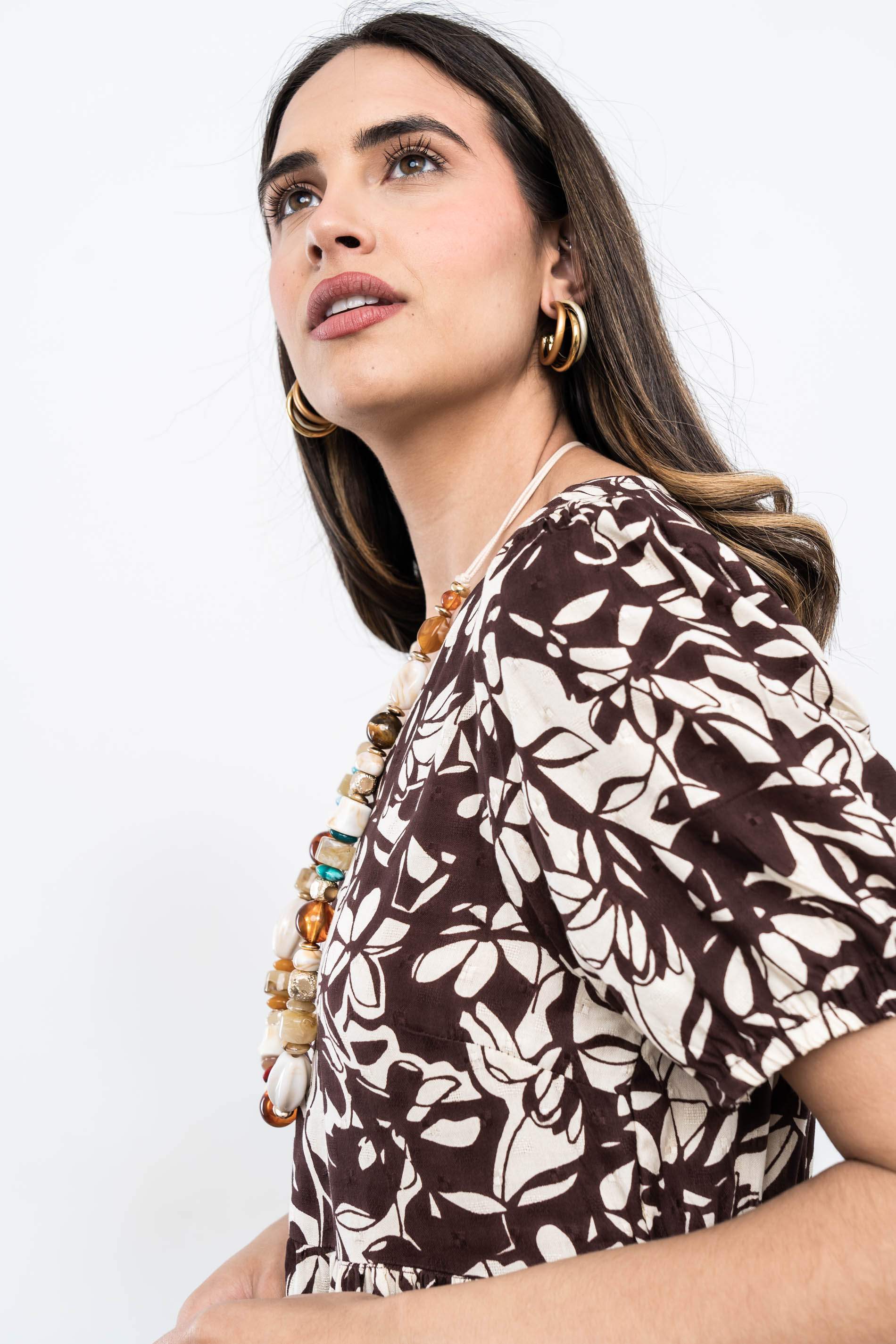 VESTIDO CORTE PECHO HOJAS