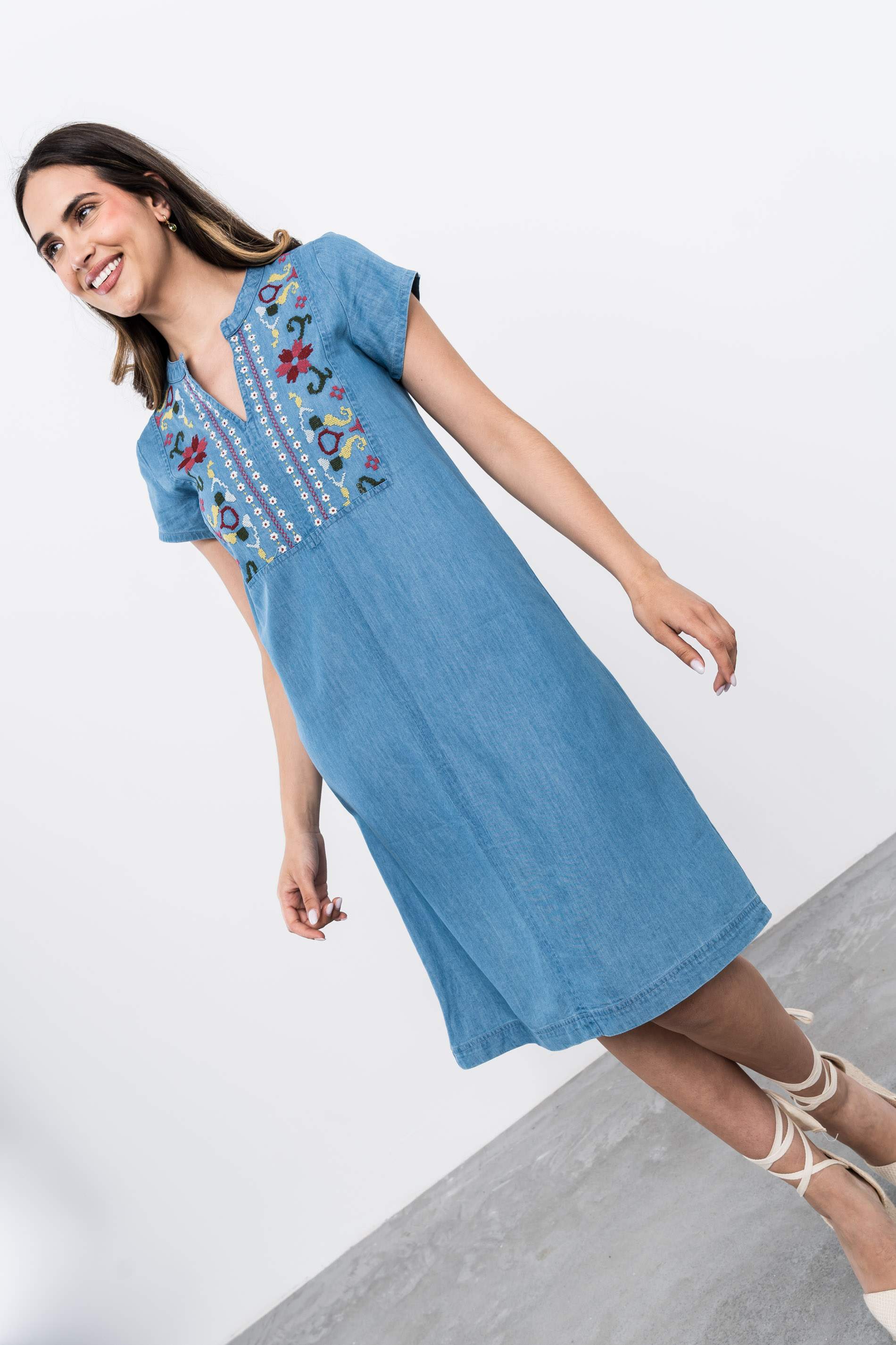 VESTIDO DENIM BORDADOS